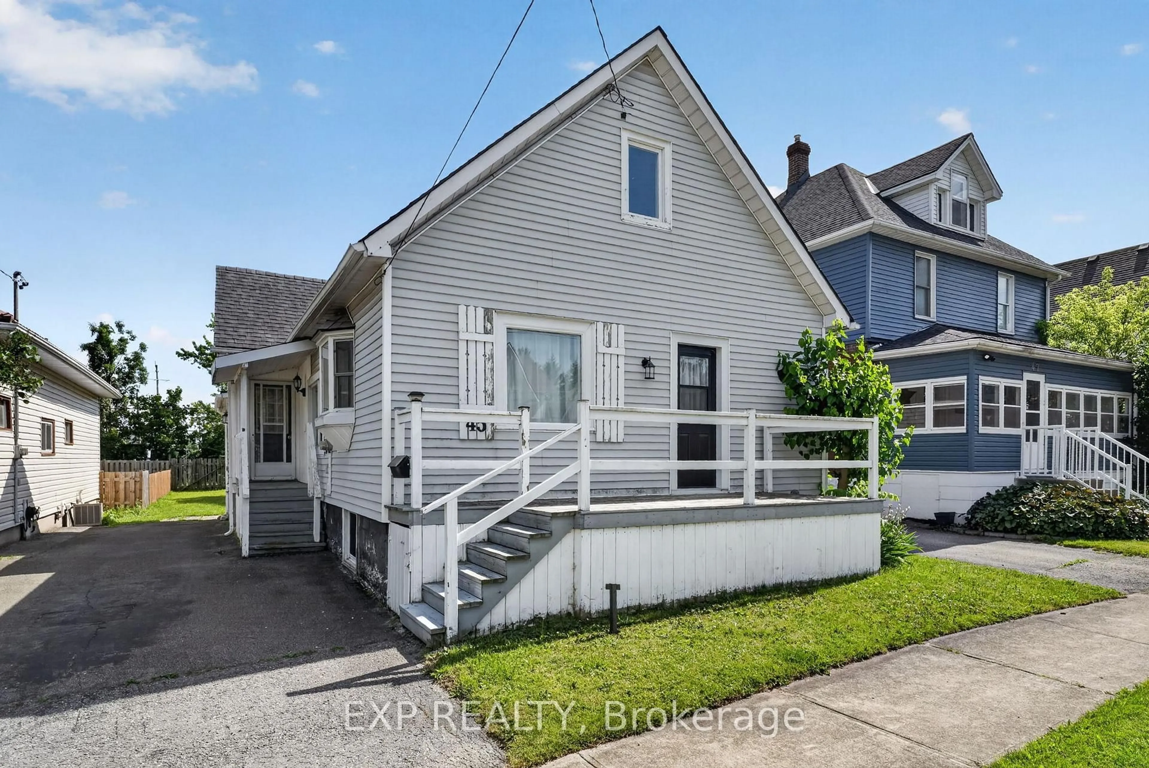 Home with vinyl exterior material, street for 45 Phipps St, Fort Erie Ontario L2A 2V3