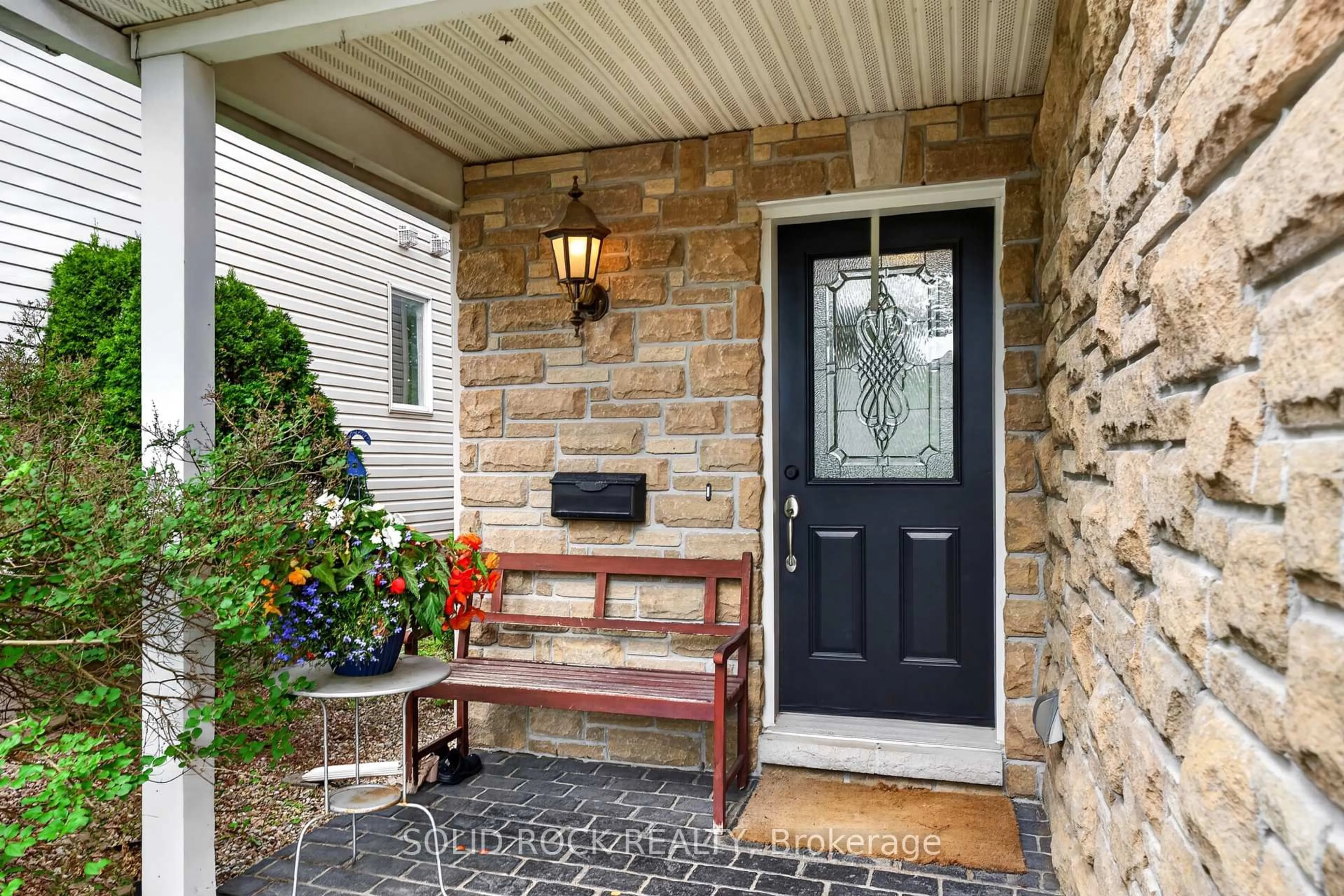 Indoor entryway for 191 Yoho Dr, Ottawa Ontario K2M 2N2
