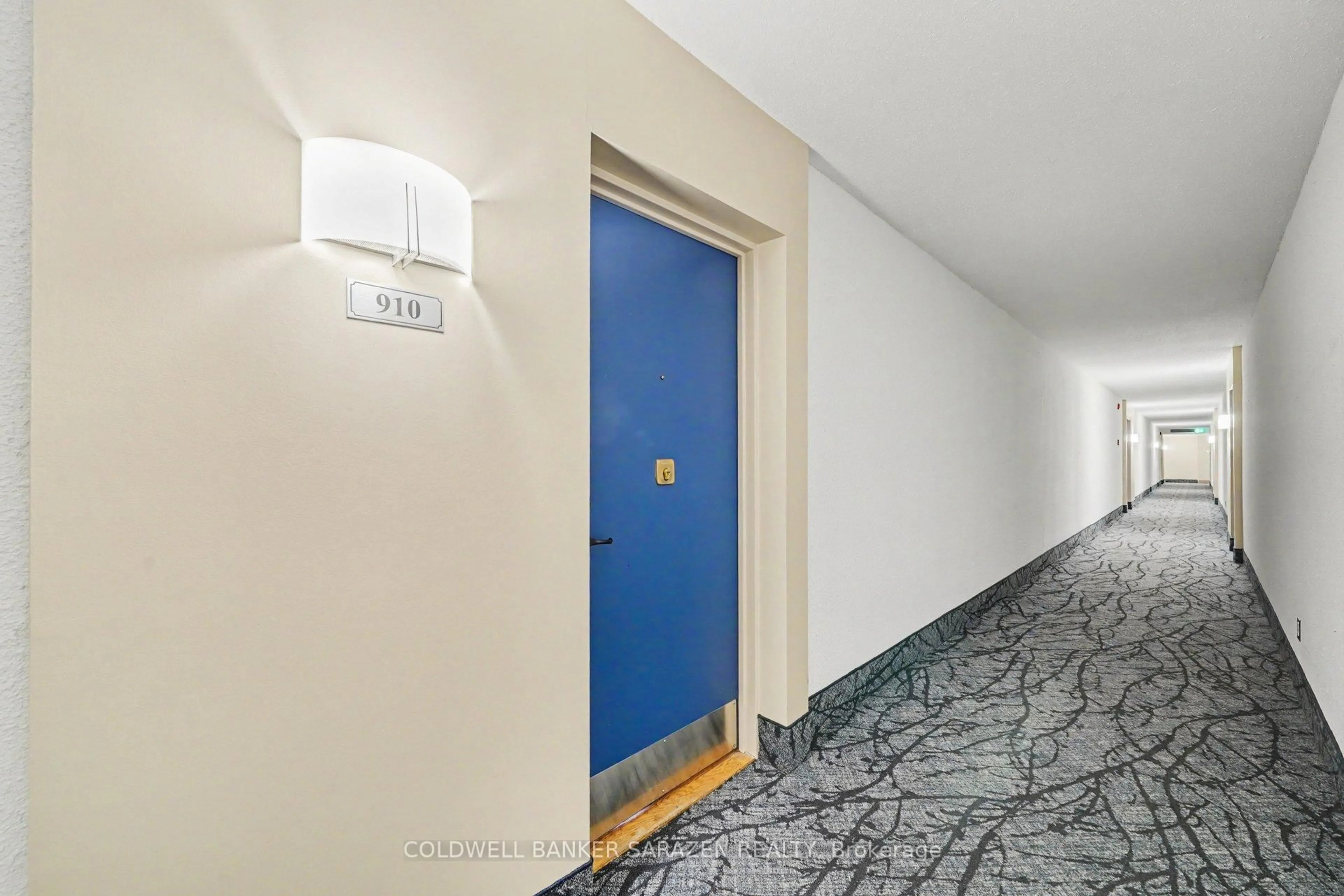 Indoor foyer for 1485 Baseline Rd #910, Ottawa Ontario K2C 3L8