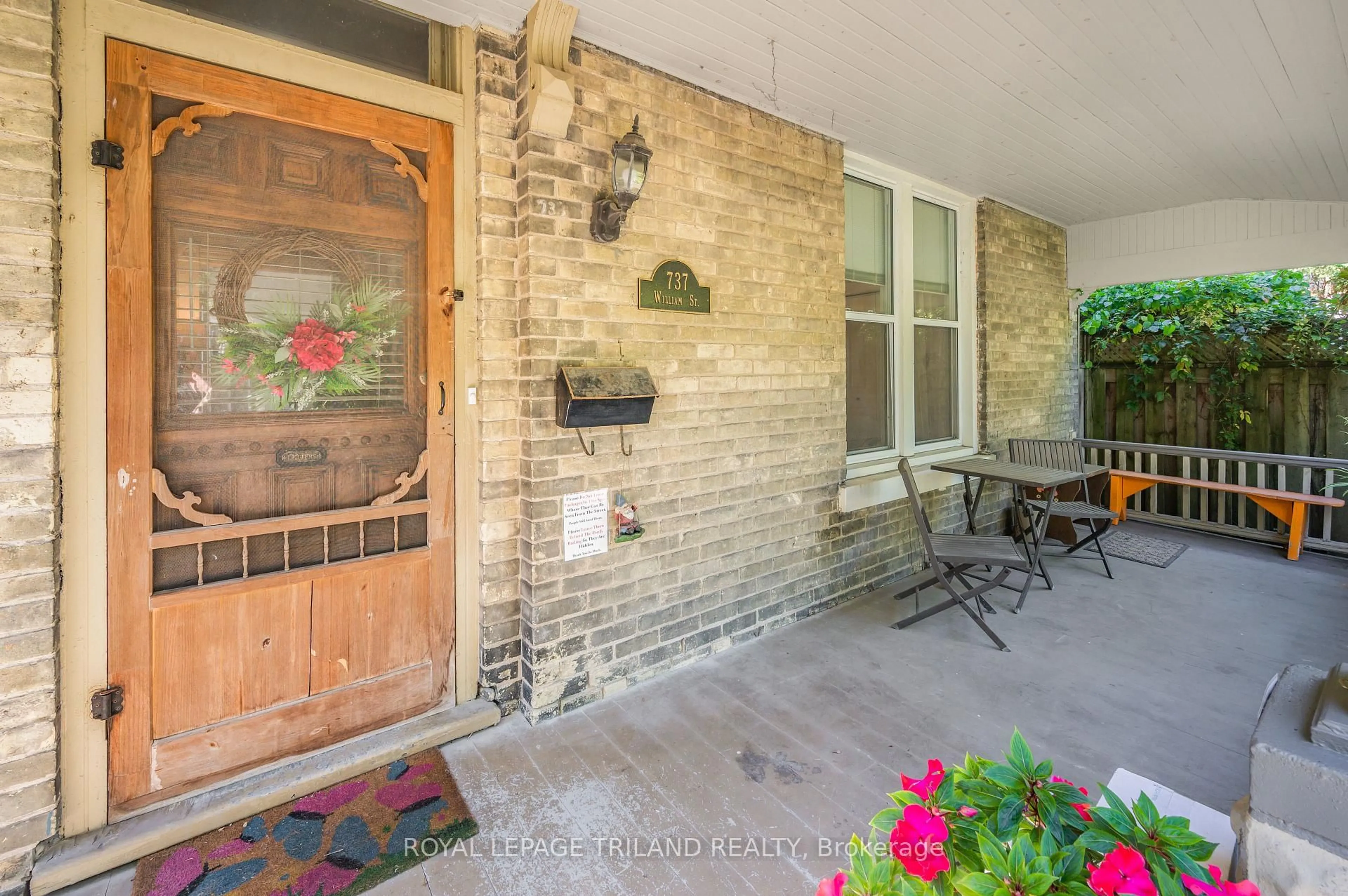Indoor entryway for 737 William St #1 & 2, London East Ontario N5Y 2R5