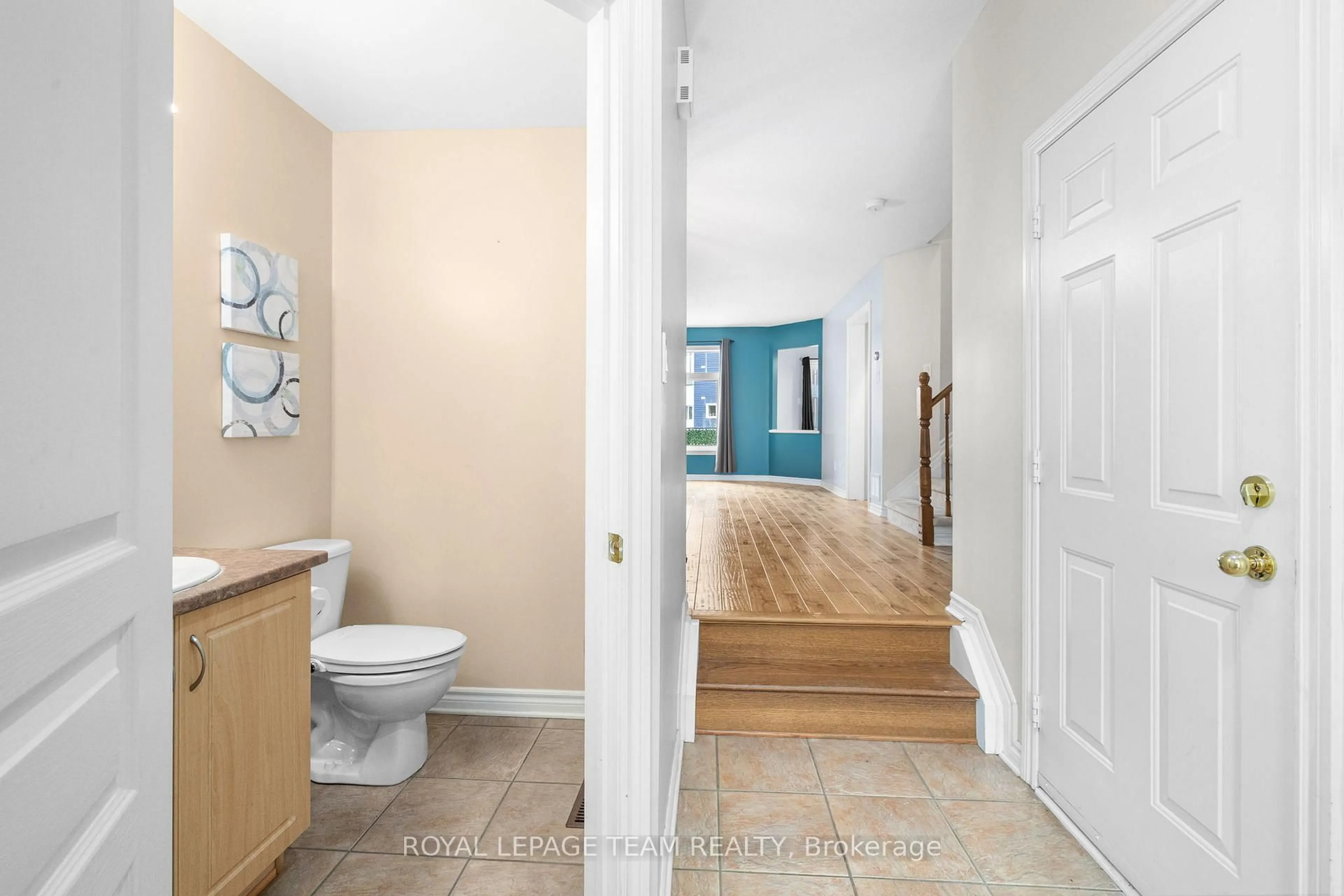 Indoor entryway for 189 Gray Cres, Kanata Ontario K2K 3L8