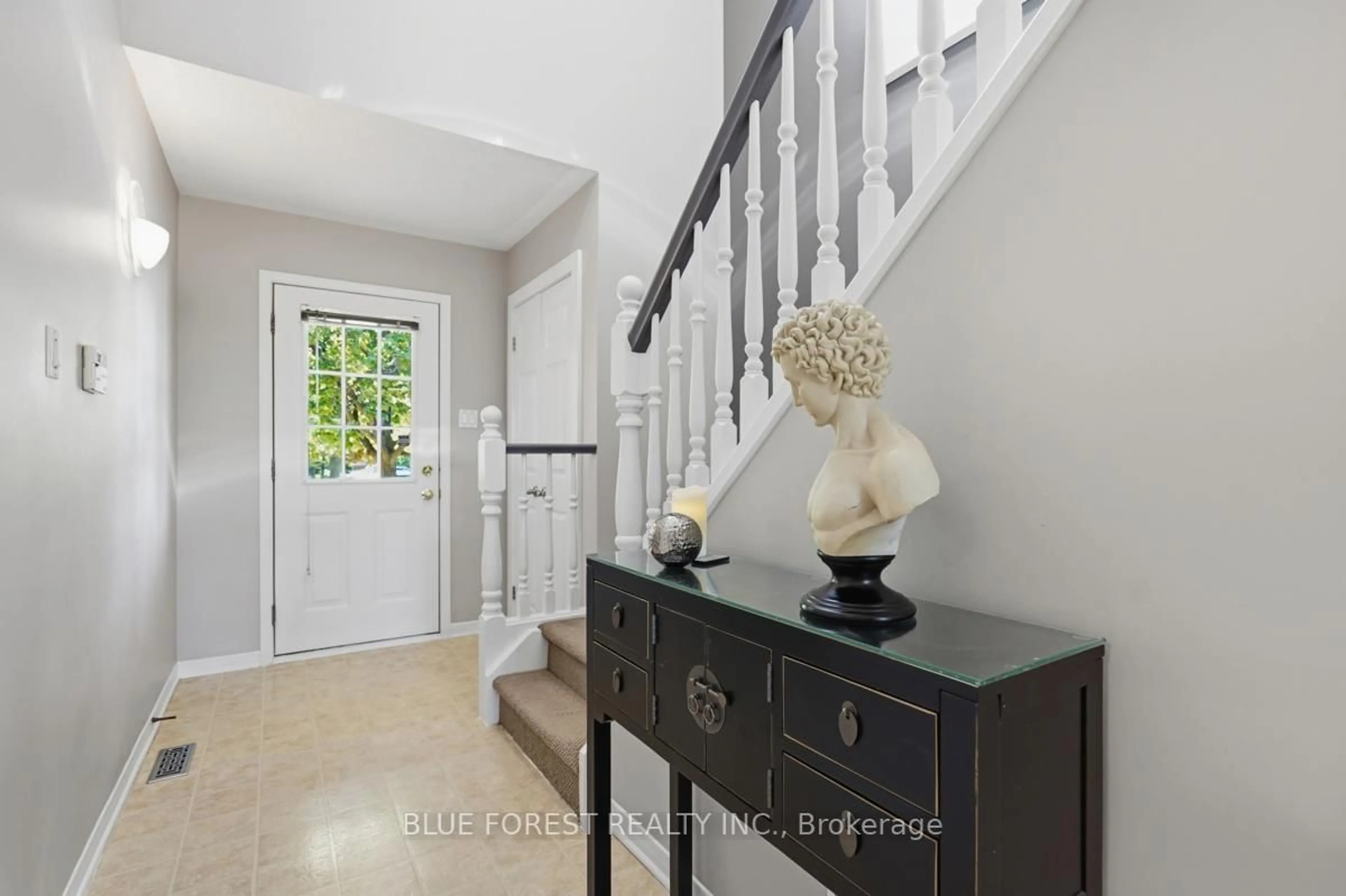 Indoor entryway for 1199 Reardon Blvd #17, London South Ontario N6M 1H7