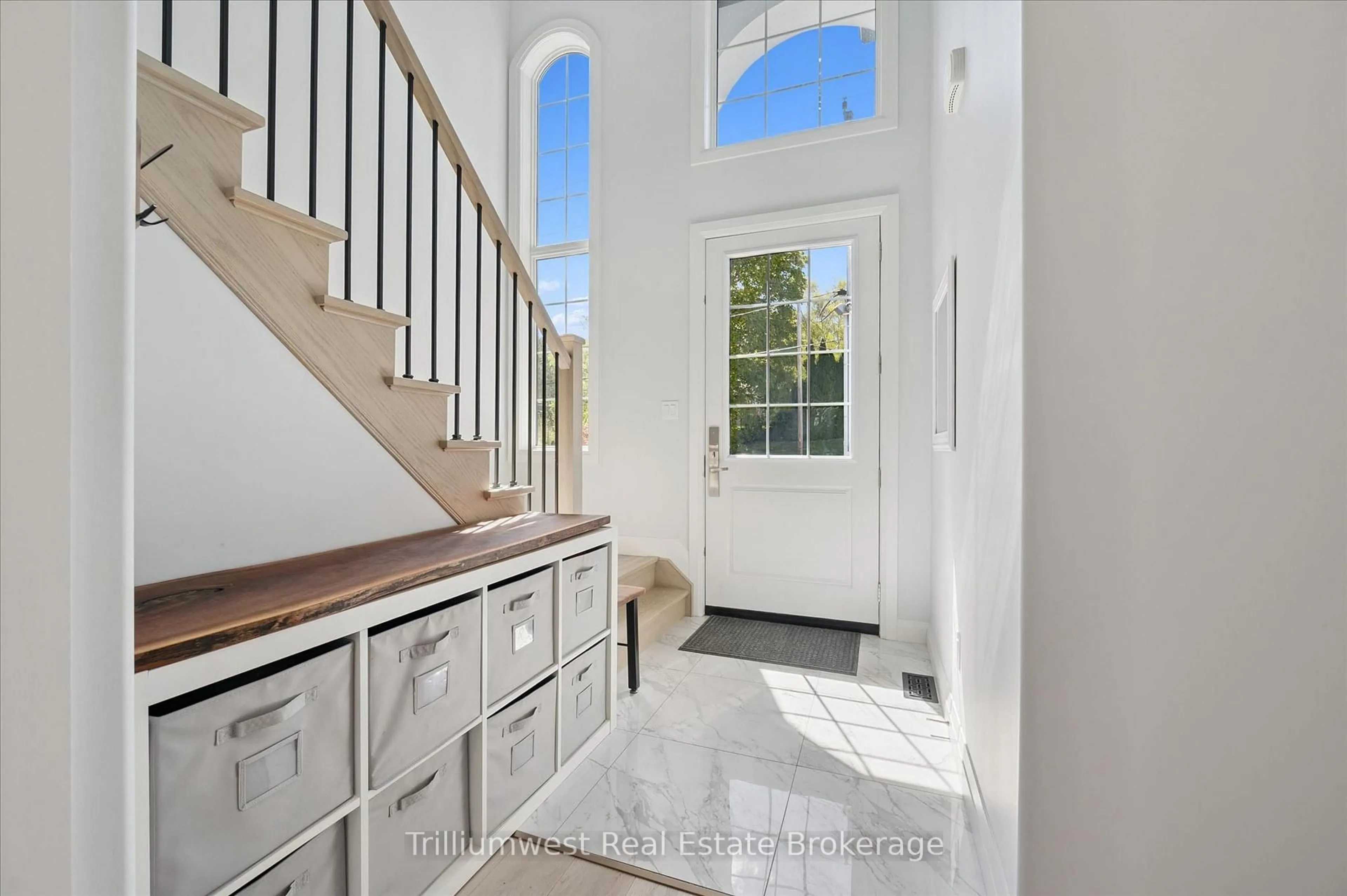 Indoor entryway for 46 Washington St, Brant Ontario N3L 2A7