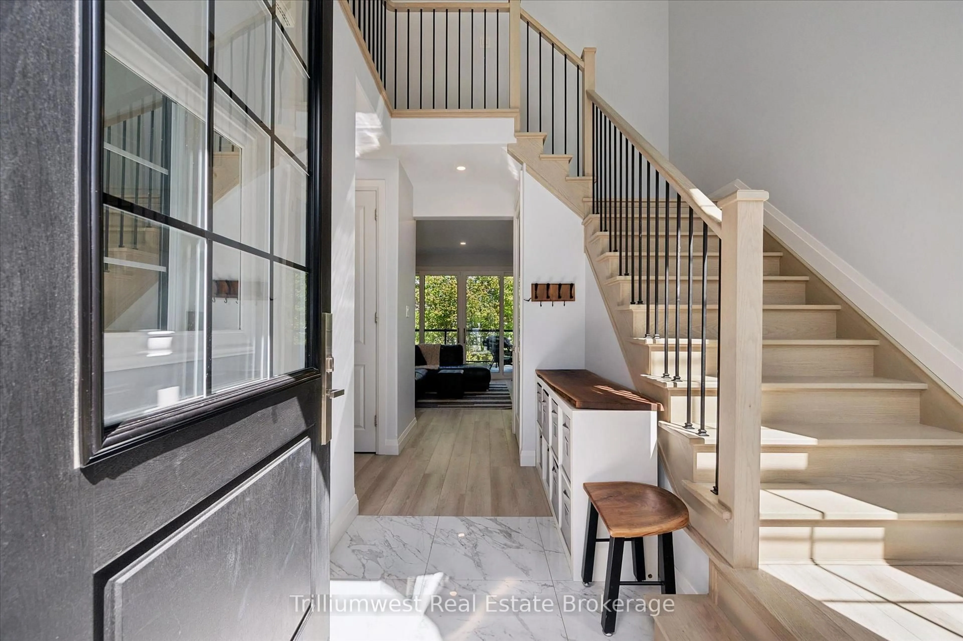 Indoor entryway for 46 Washington St, Brant Ontario N3L 2A7