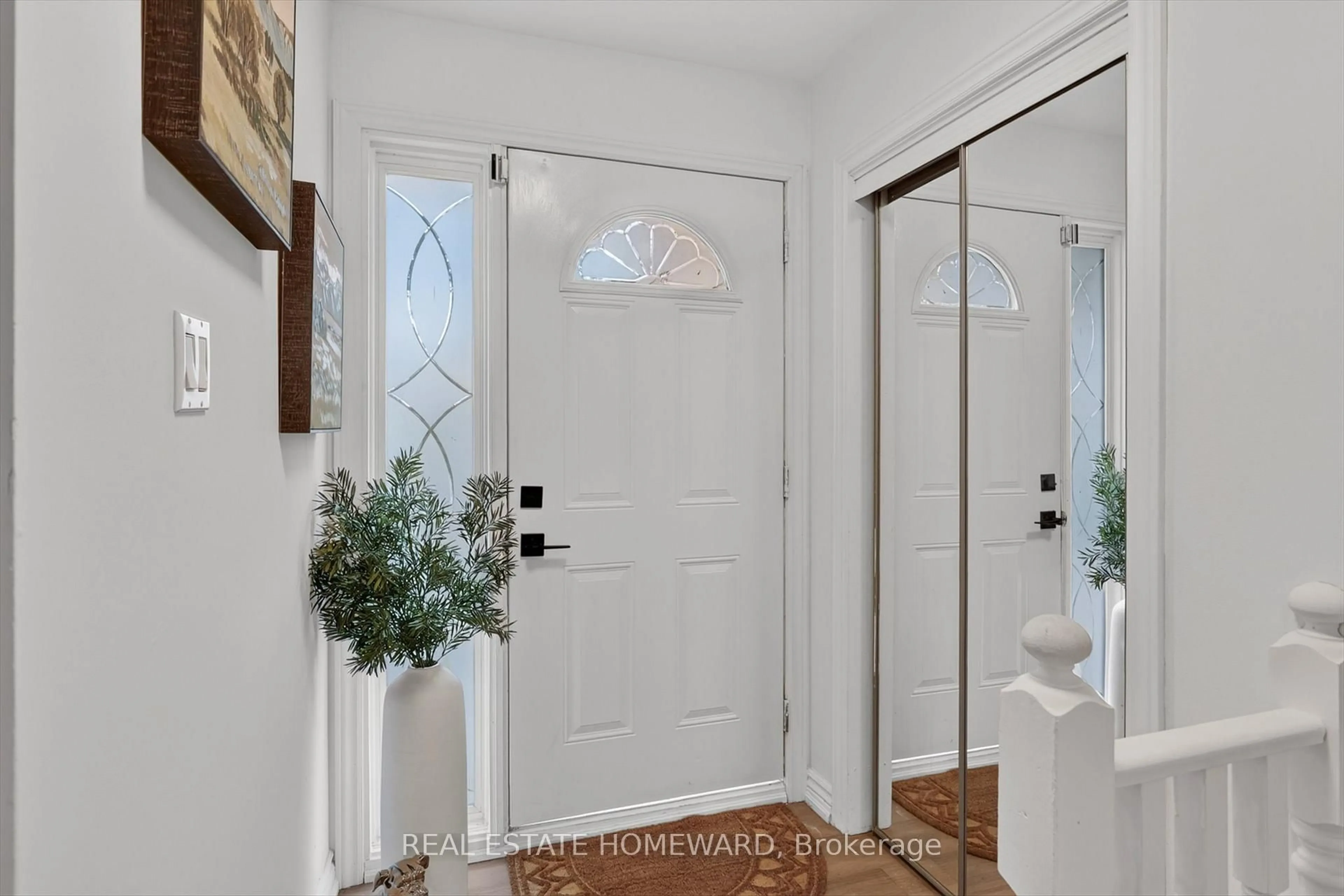 Indoor entryway for 1569 Redwood Dr, Peterborough Ontario K9K 1N9