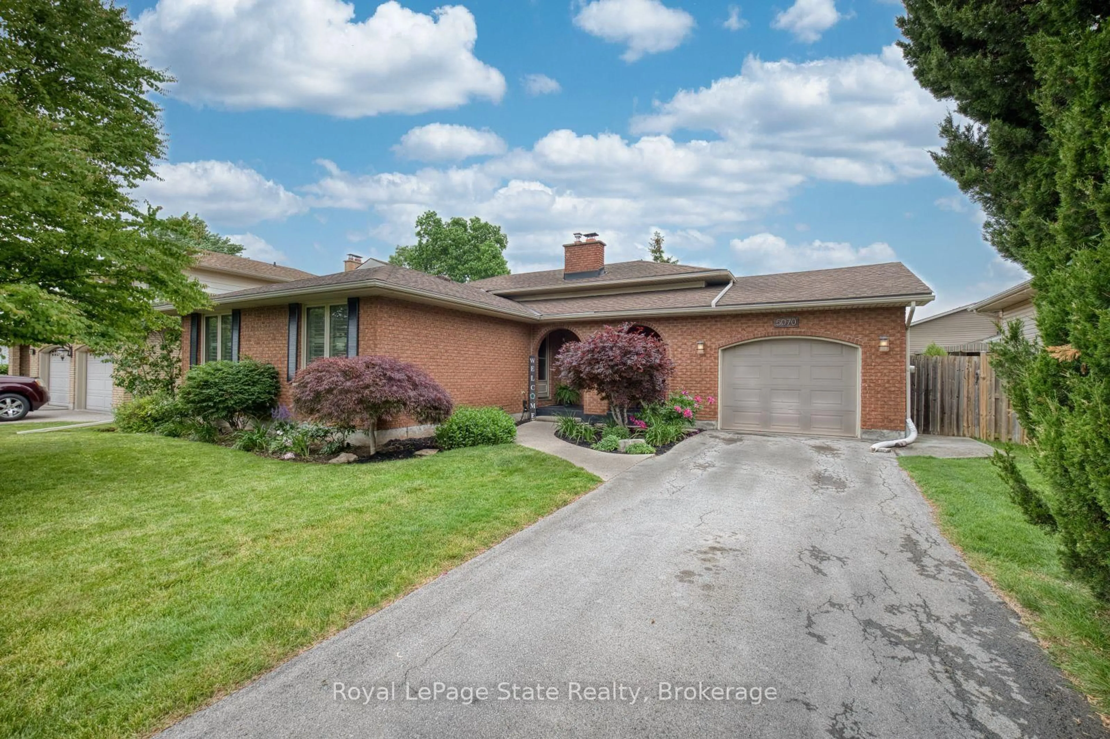 Home with brick exterior material, street for 5070 Silver Birch Lane, Lincoln Ontario L3J 0A2