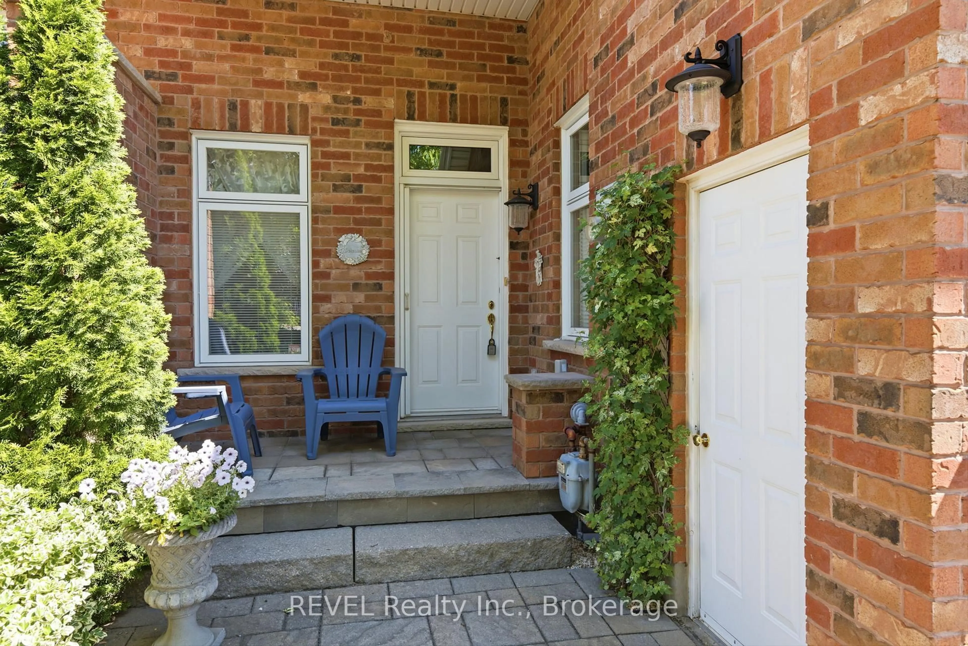 Indoor entryway for 6295 Forest Ridge Dr, Niagara Falls Ontario L2J 4K2