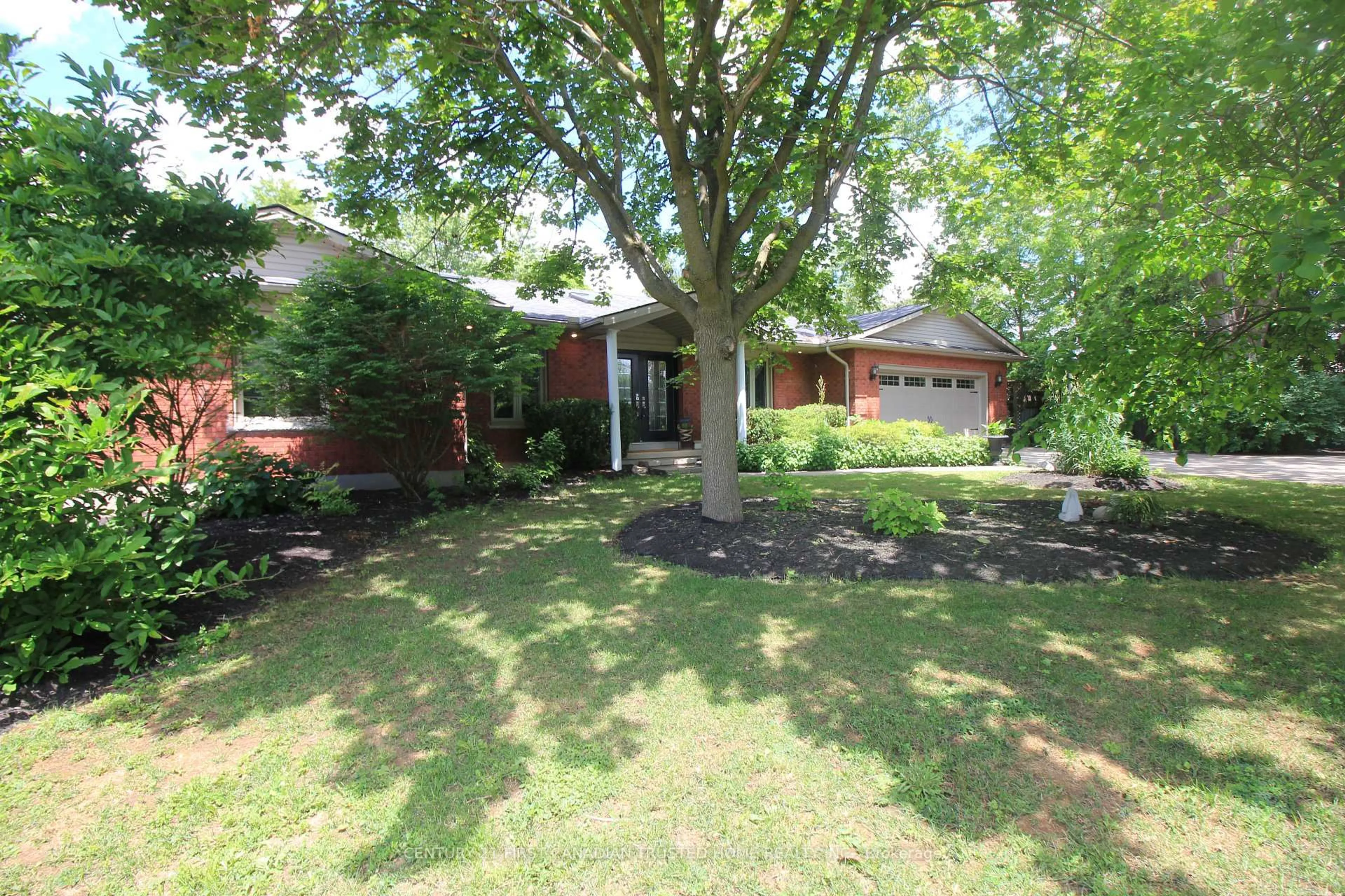 A pic from outside/outdoor area/front of a property/back of a property/a pic from drone, street for 27 Croydon Dr, Middlesex Centre Ontario N0M 1C0