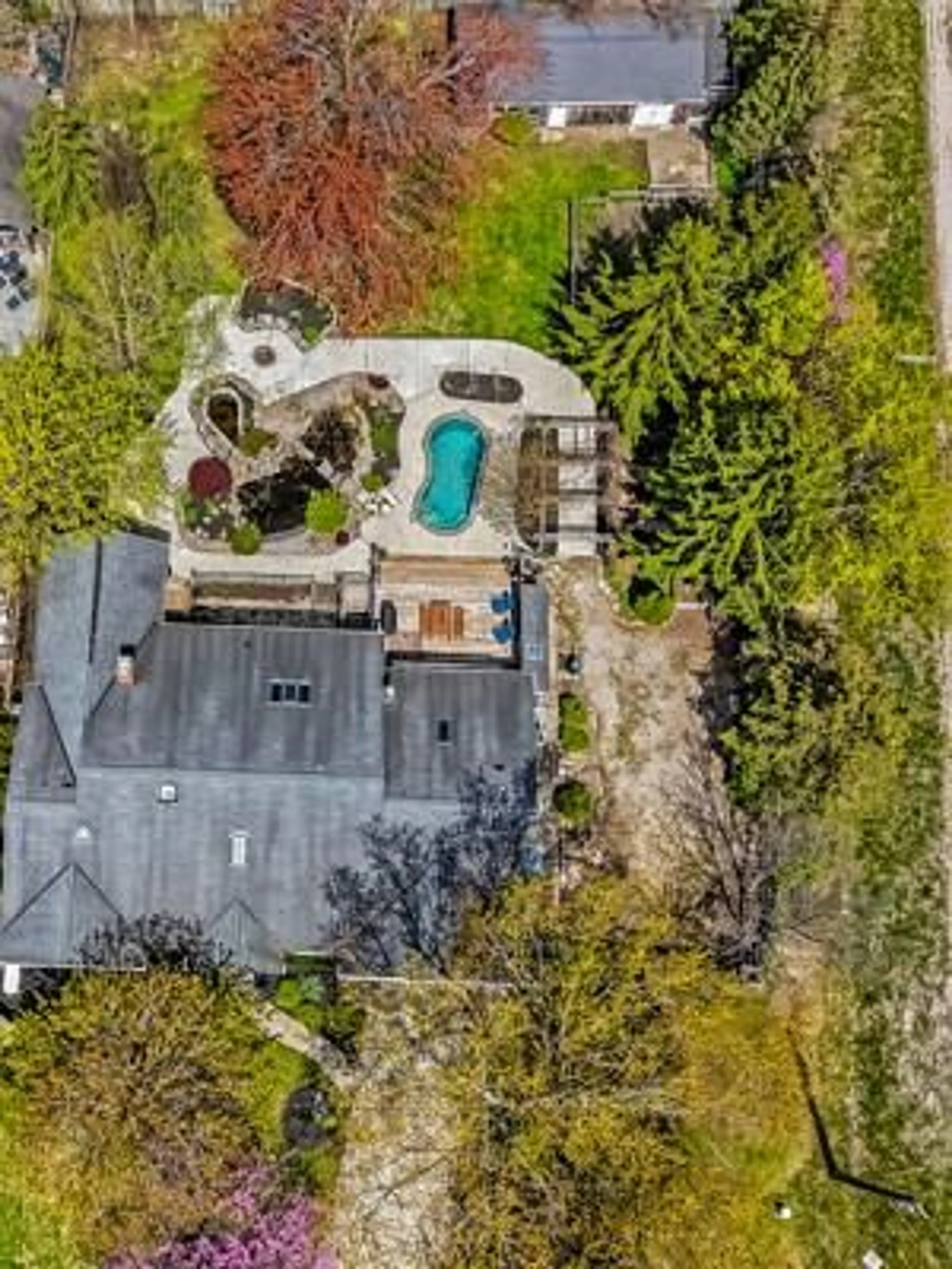 A pic from outside/outdoor area/front of a property/back of a property/a pic from drone, street for 27 Croydon Dr, Middlesex Centre Ontario N0M 1C0