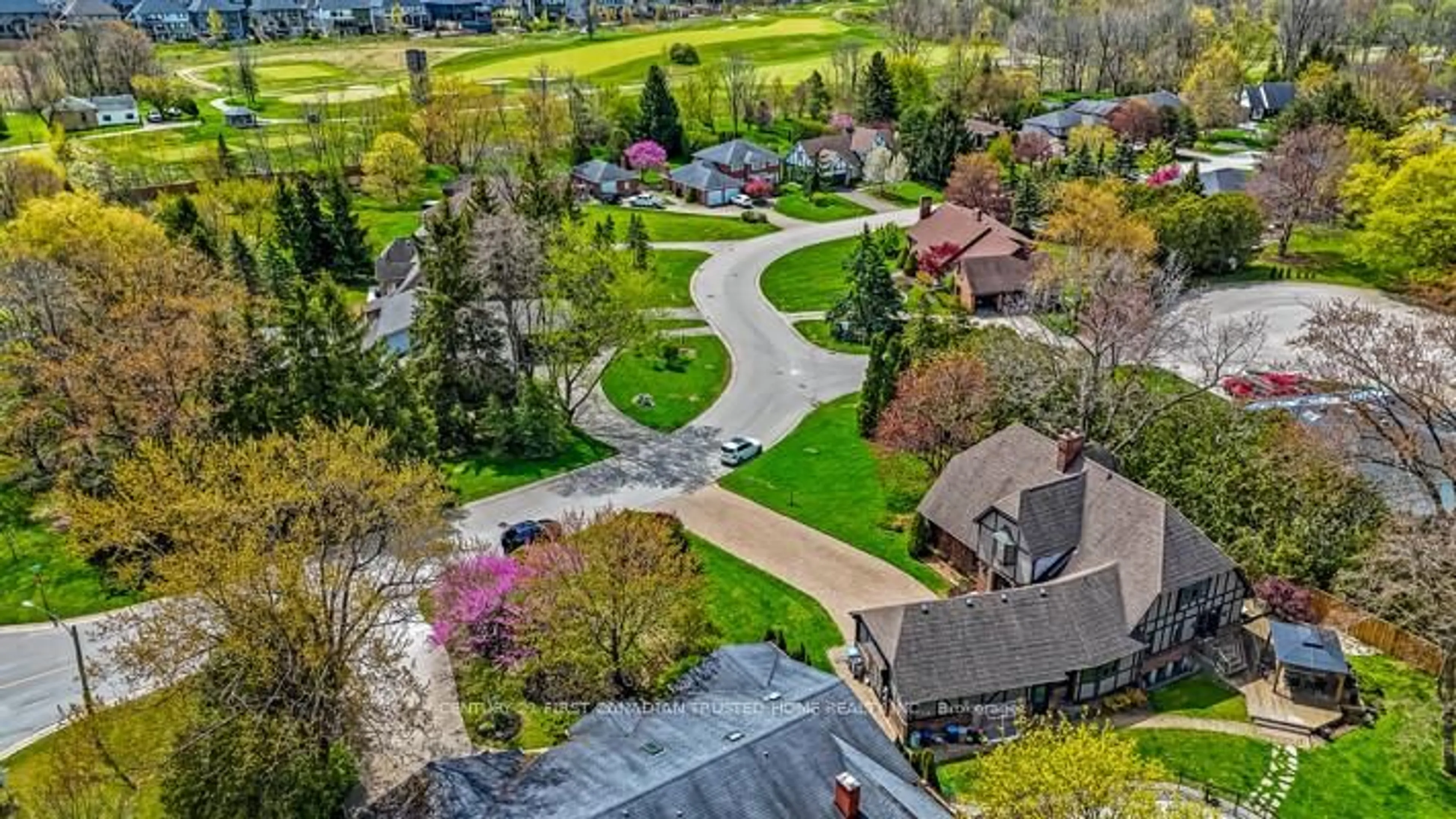 A pic from outside/outdoor area/front of a property/back of a property/a pic from drone, street for 27 Croydon Dr, Middlesex Centre Ontario N0M 1C0