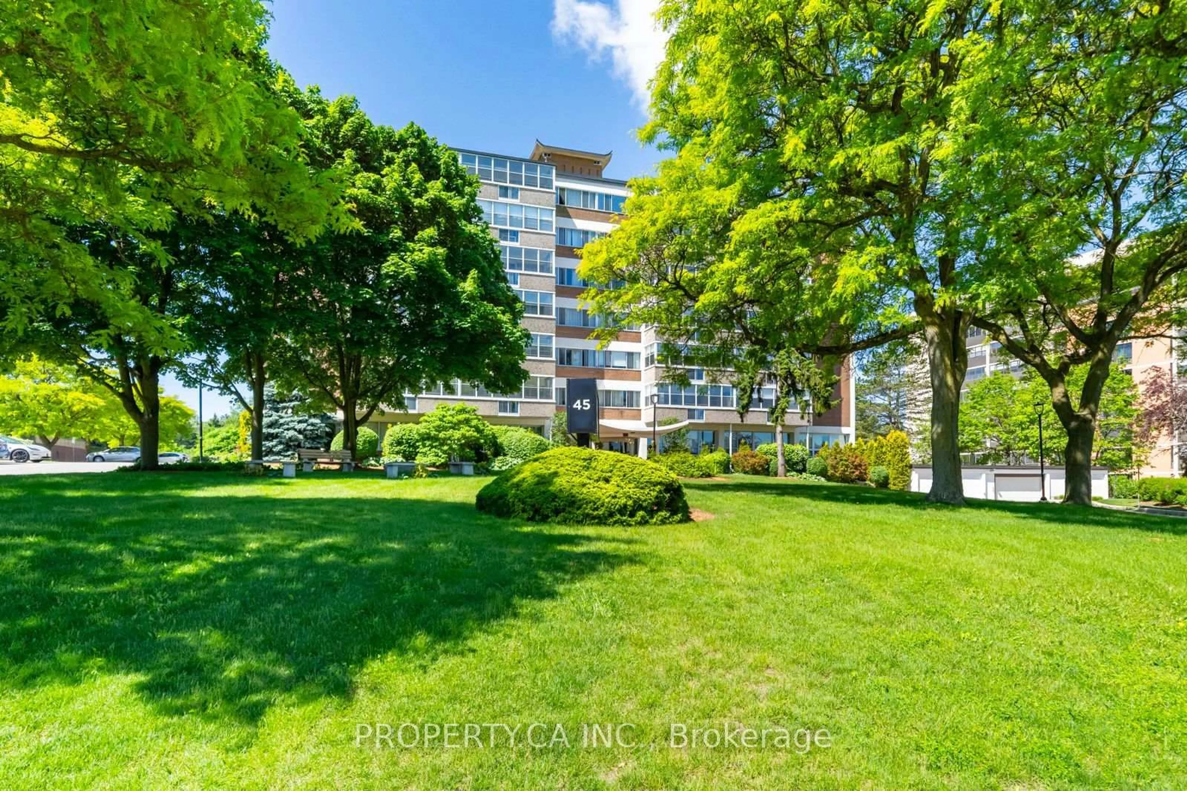 A pic from outside/outdoor area/front of a property/back of a property/a pic from drone, unknown for 45 Westmount Rd #404, Waterloo Ontario N2L 2R3