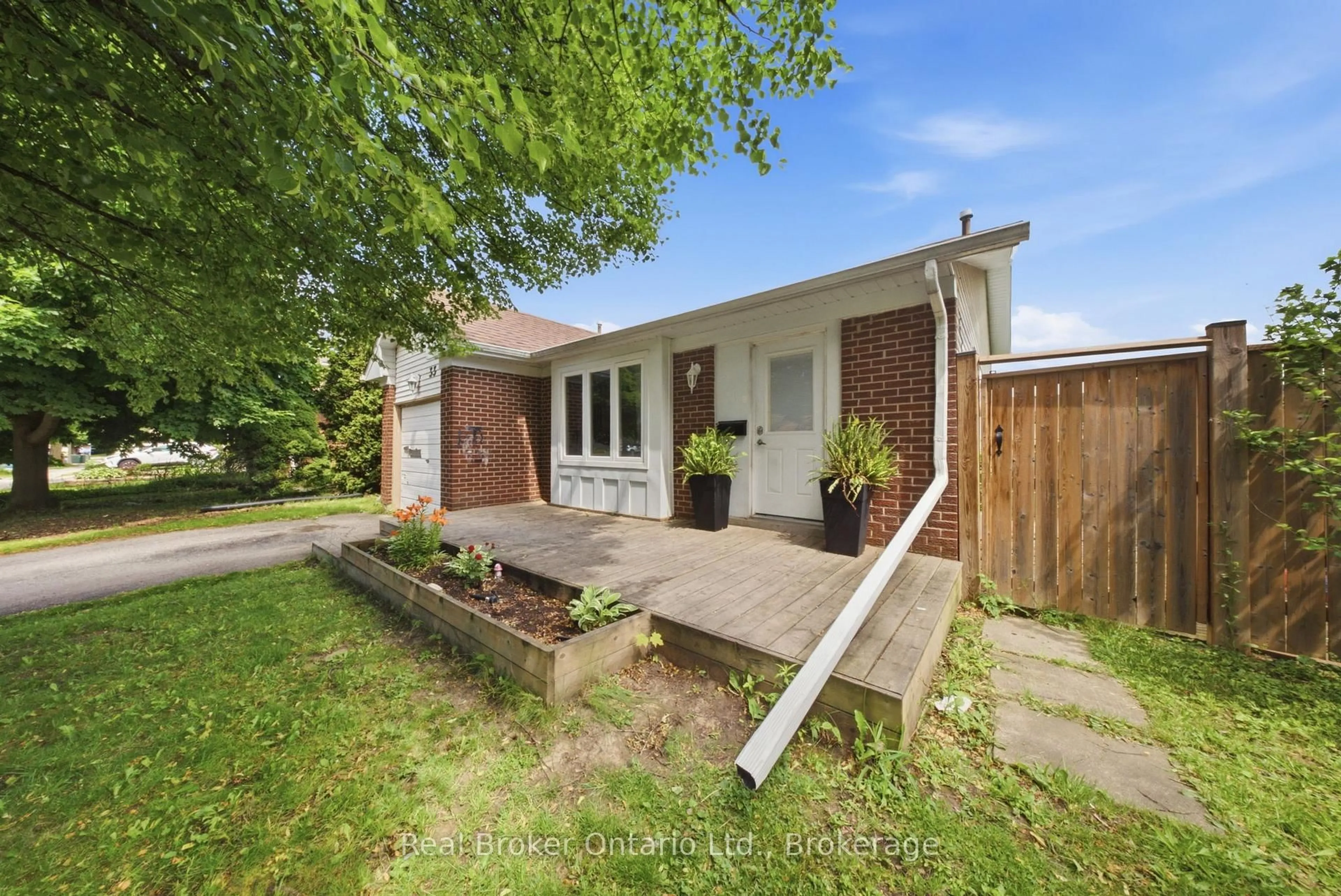 Unknown for 33 Hallmark St, Brantford Ontario N3P 1A6