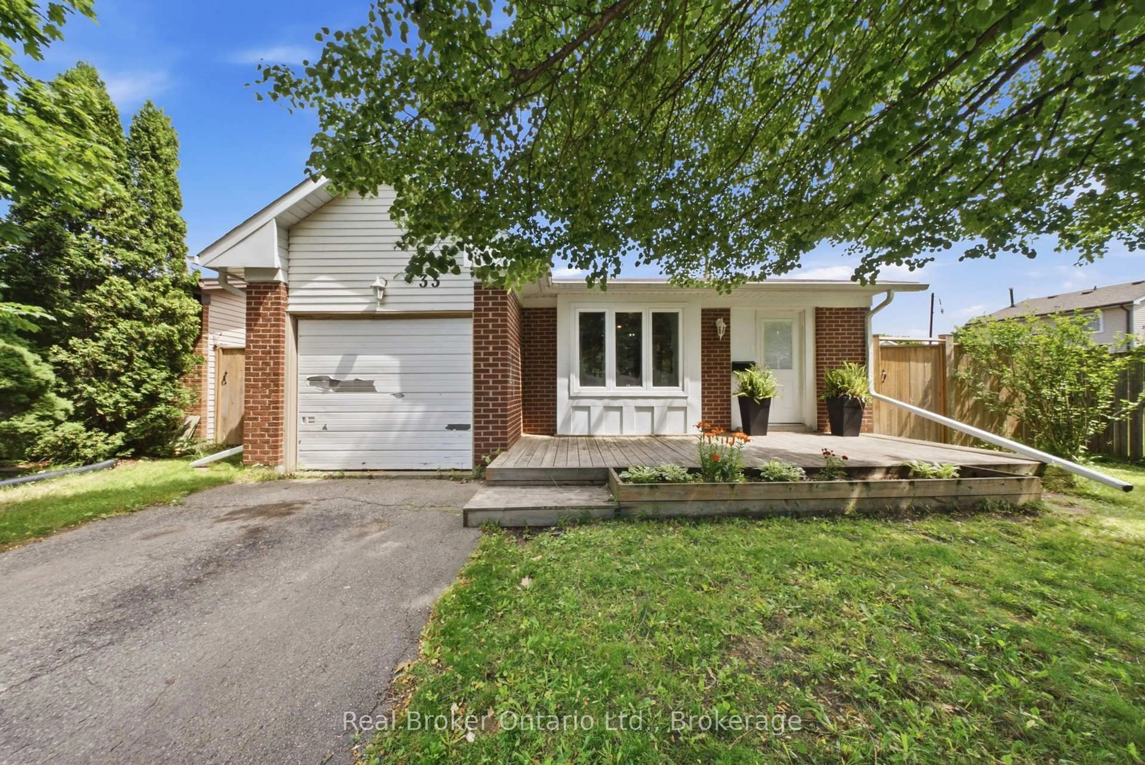 Home with brick exterior material, street for 33 Hallmark St, Brantford Ontario N3P 1A6