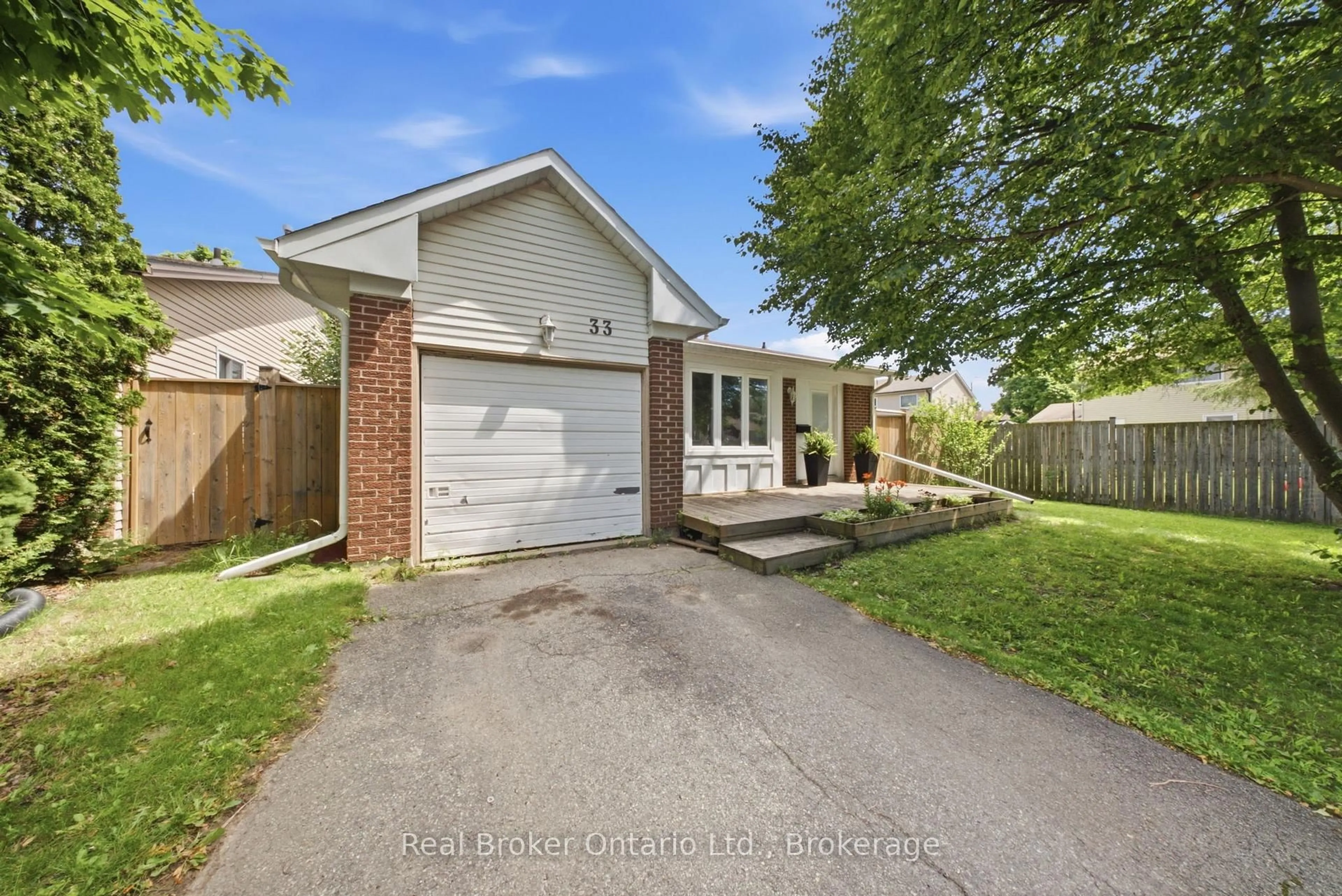 Home with brick exterior material, street for 33 Hallmark St, Brantford Ontario N3P 1A6