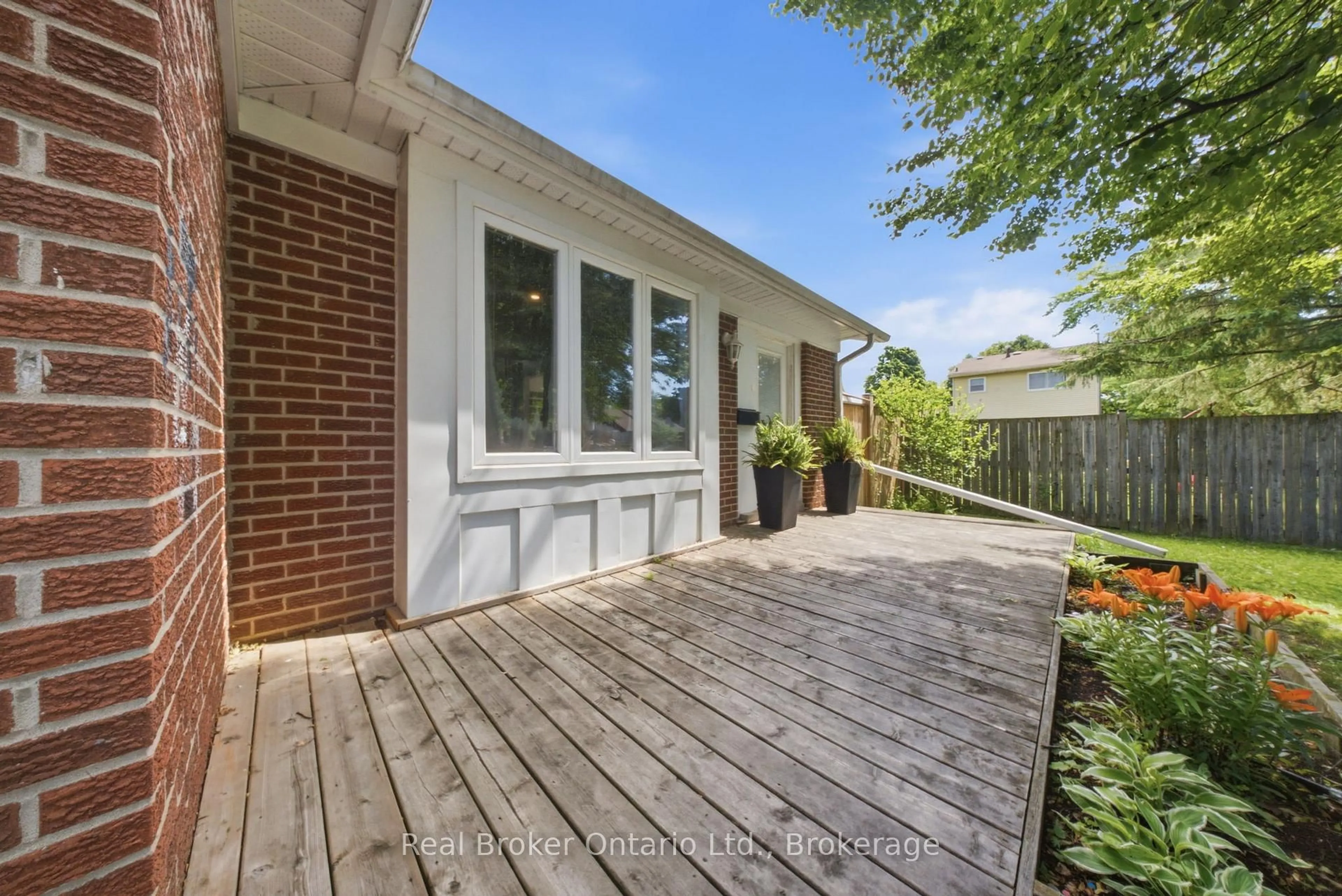 Home with brick exterior material, street for 33 Hallmark St, Brantford Ontario N3P 1A6