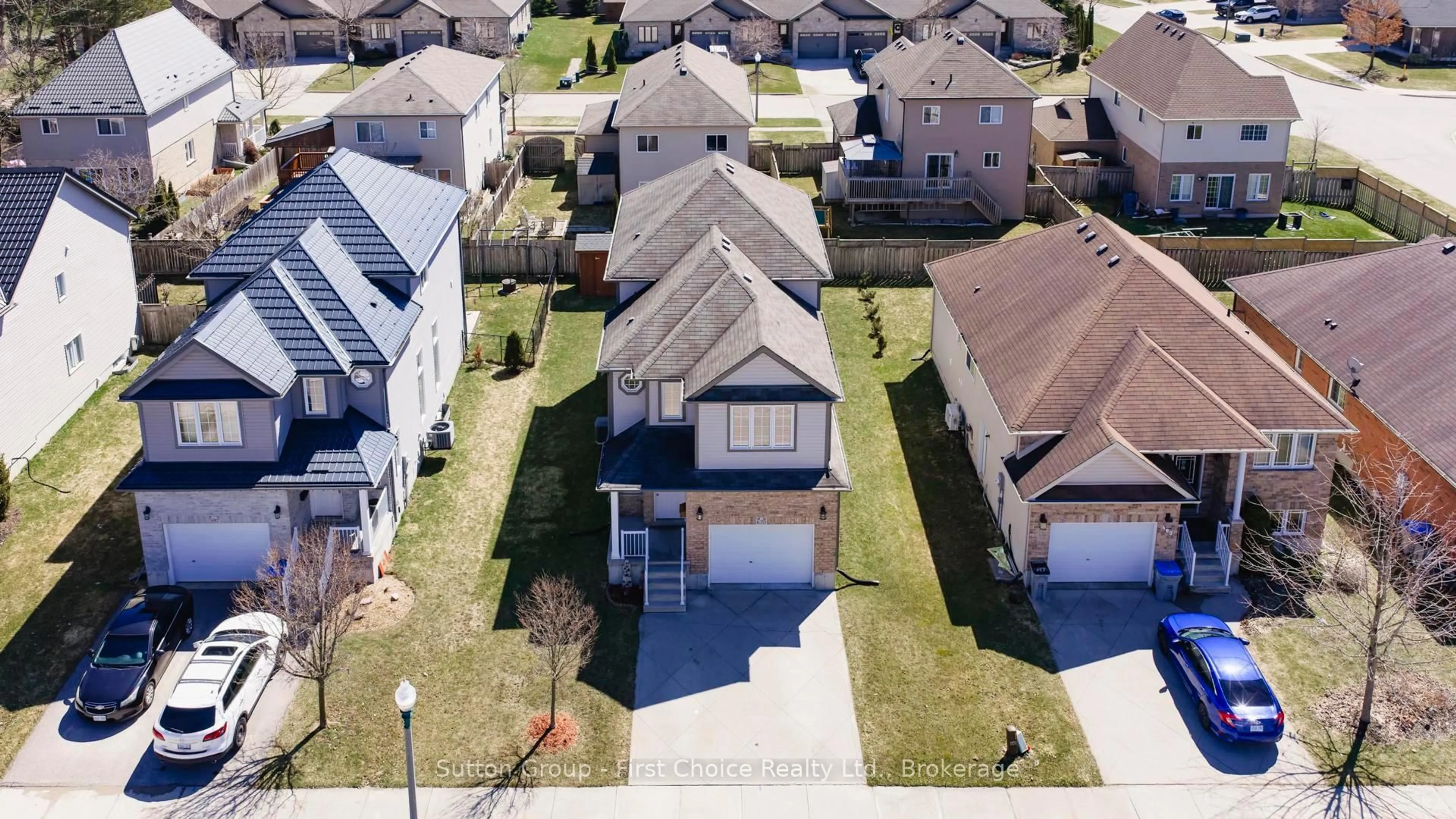 A pic from outside/outdoor area/front of a property/back of a property/a pic from drone, street for 670 Reid Cres, North Perth Ontario N4W 0A1