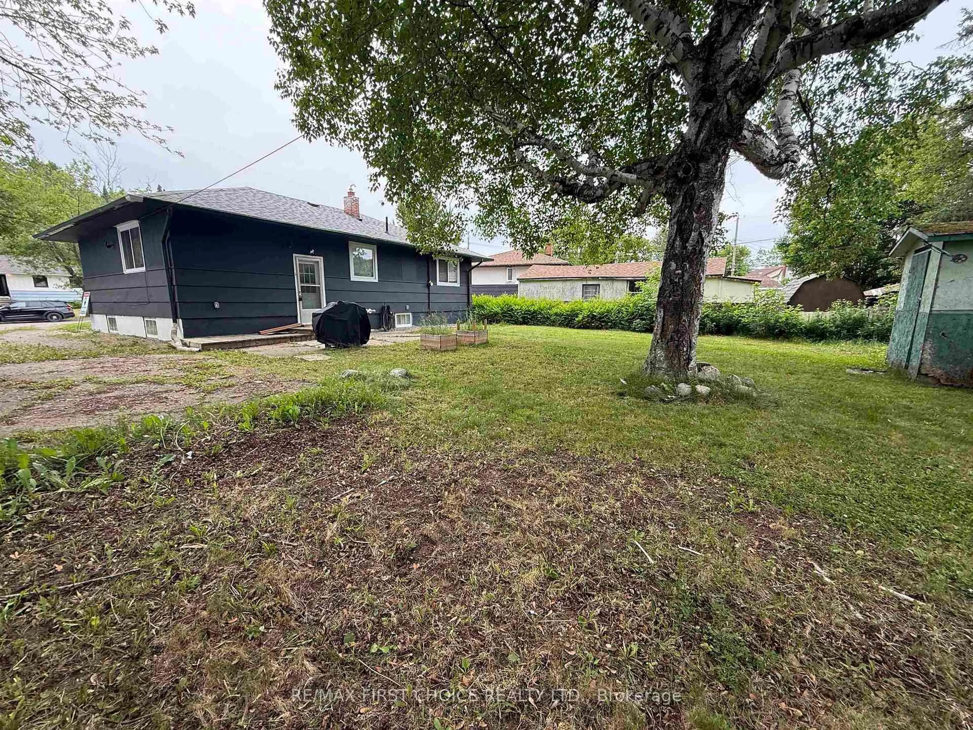 A pic from outside/outdoor area/front of a property/back of a property/a pic from drone, unknown for 79 Maple Cres, Atikokan Ontario P0T 1C0