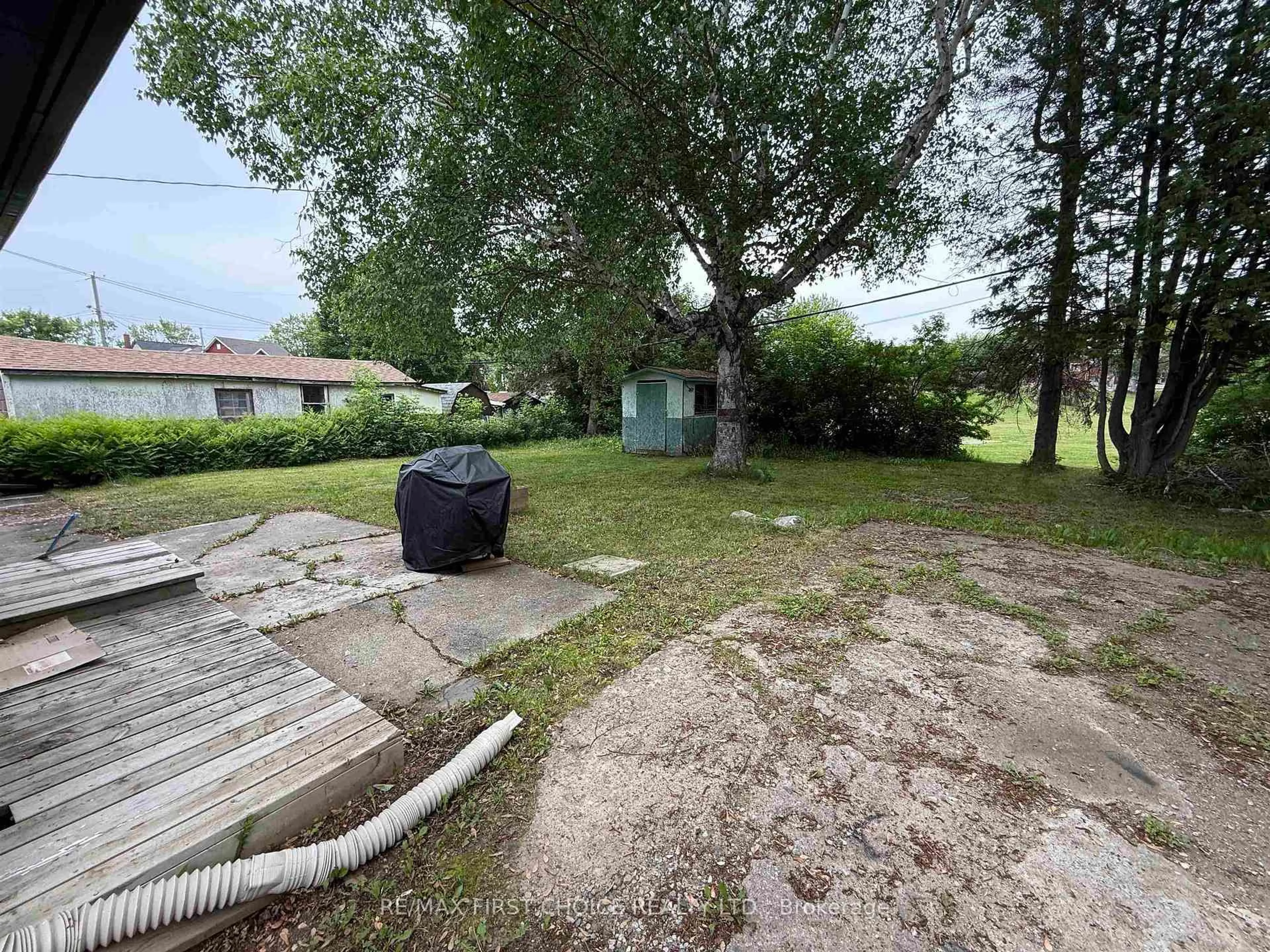 A pic from outside/outdoor area/front of a property/back of a property/a pic from drone, street for 79 Maple Cres, Atikokan Ontario P0T 1C0