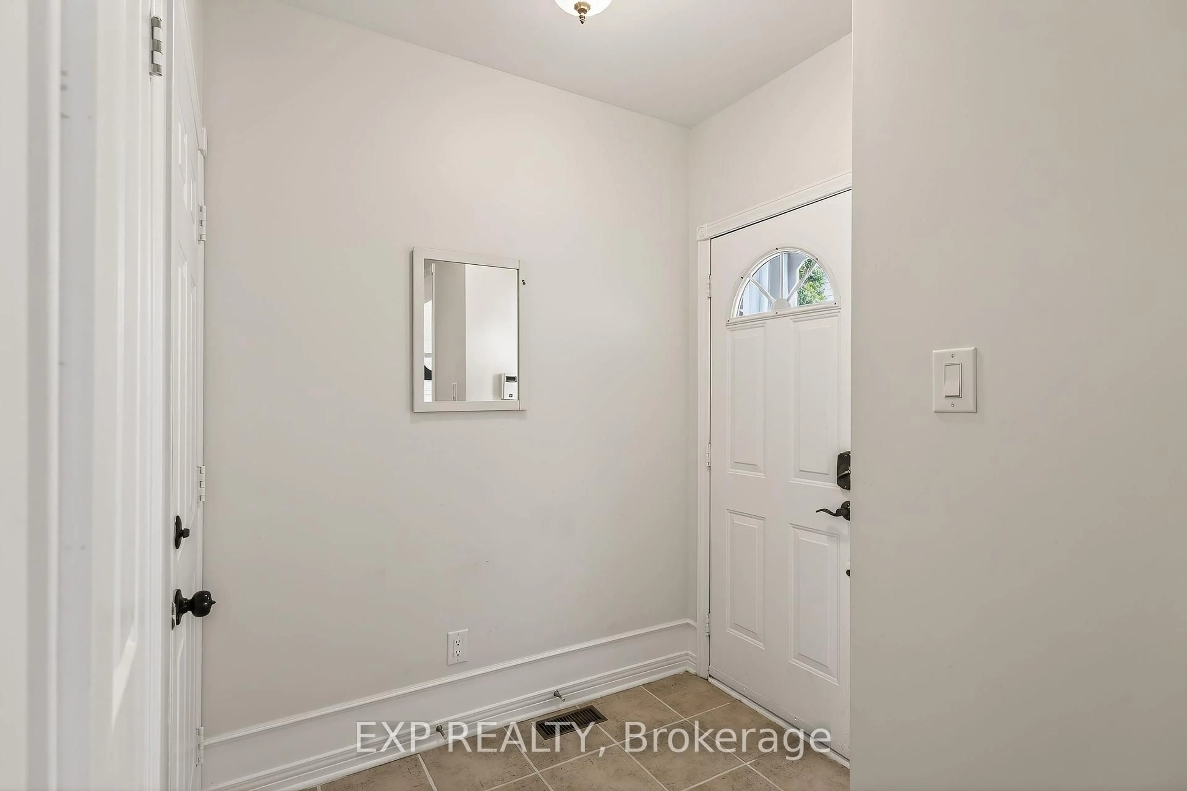 Indoor entryway for 57 Rivergreen Cres, Ottawa Ontario K2M 2W9