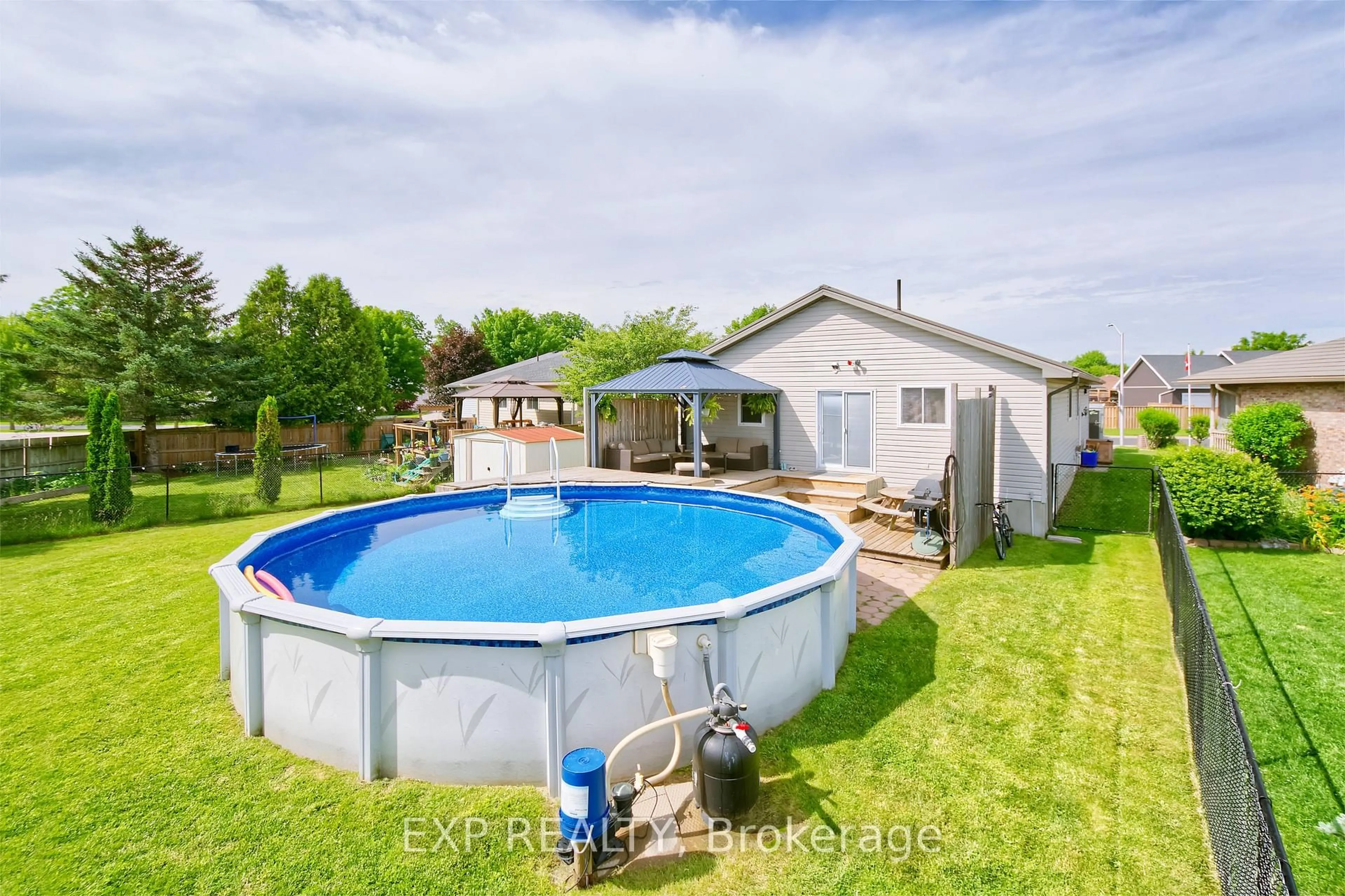 Pool for 8 Rebecca Dr, Aylmer Ontario N5H 3G4