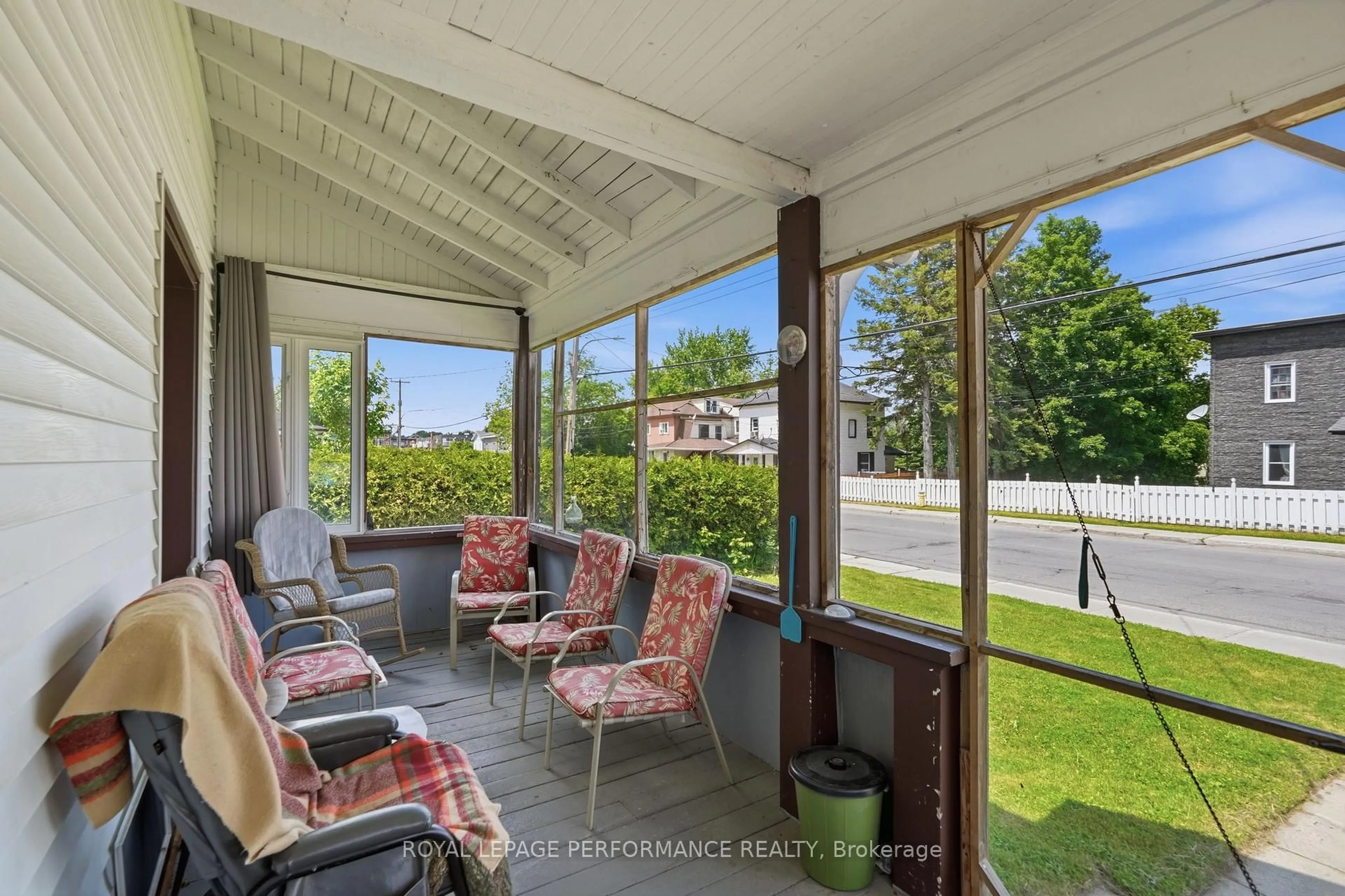 Patio, street for 178 Nelson St, Hawkesbury Ontario K6A 1L8