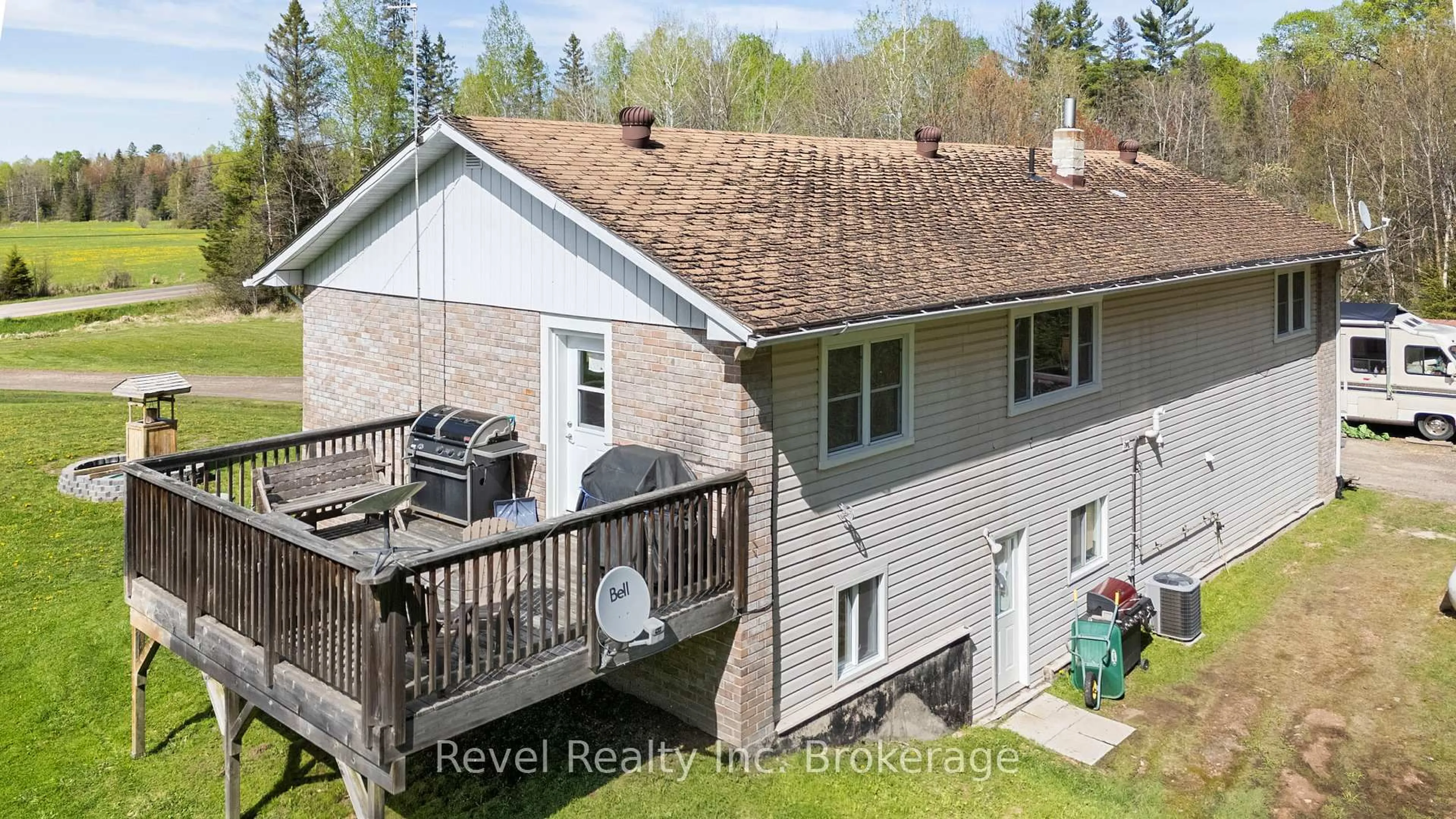 A pic from outside/outdoor area/front of a property/back of a property/a pic from drone, unknown for 471 Lindquist Line, Powassan Ontario P0H 1Z0