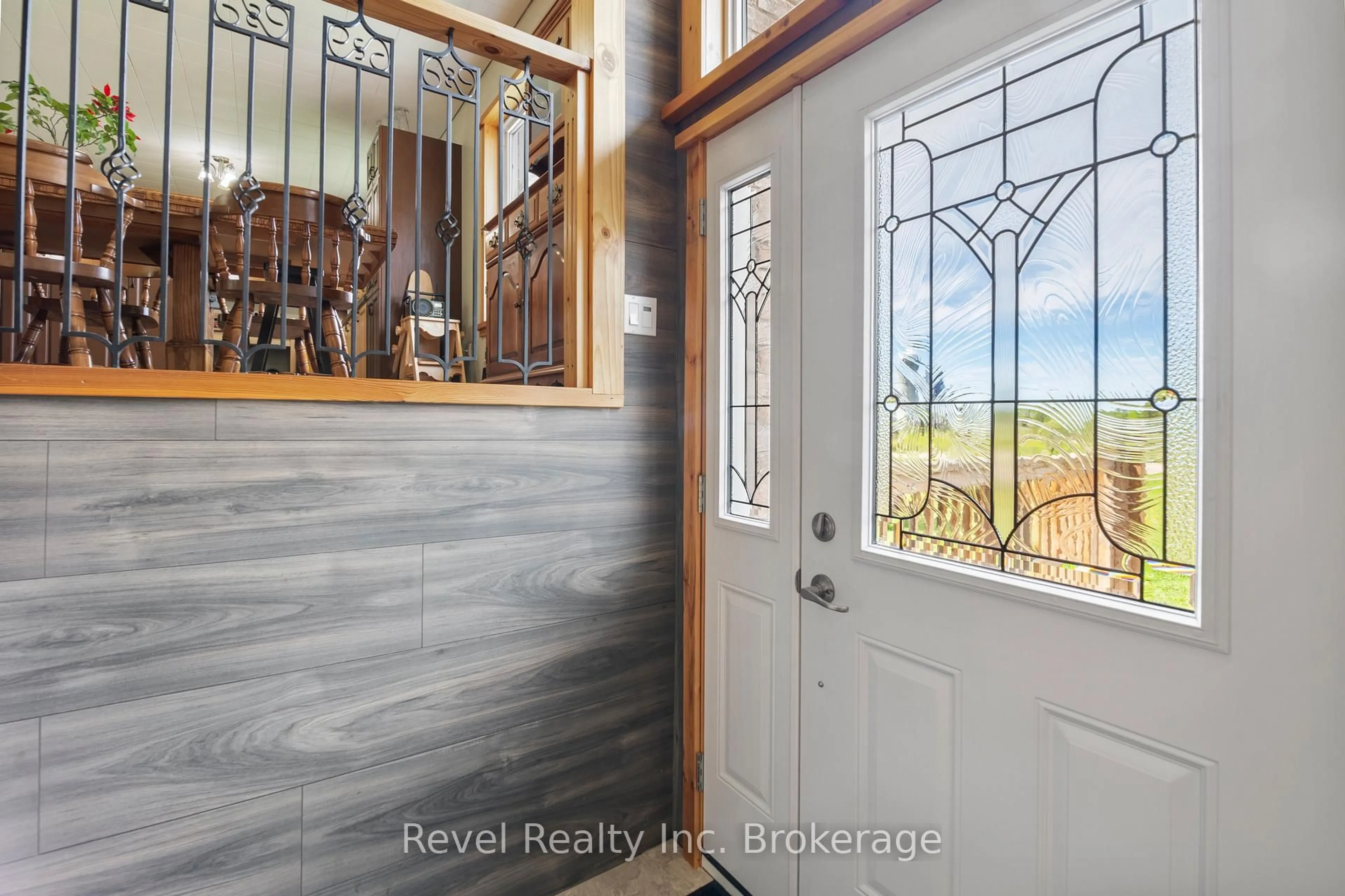 Indoor entryway for 471 Lindquist Line, Powassan Ontario P0H 1Z0