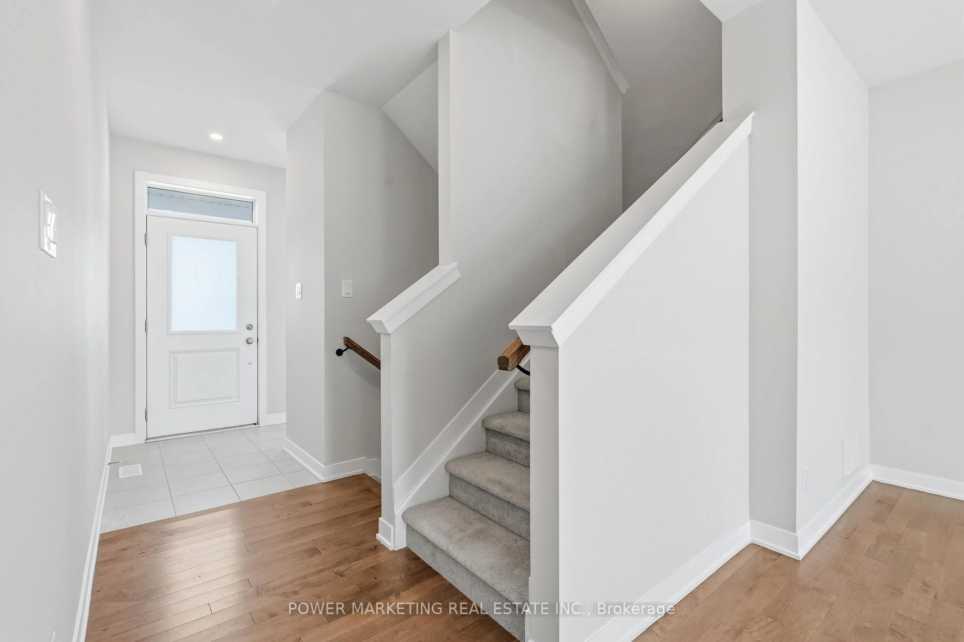 Stairs for 448 Epoch St, Ottawa Ontario K2J 6X7
