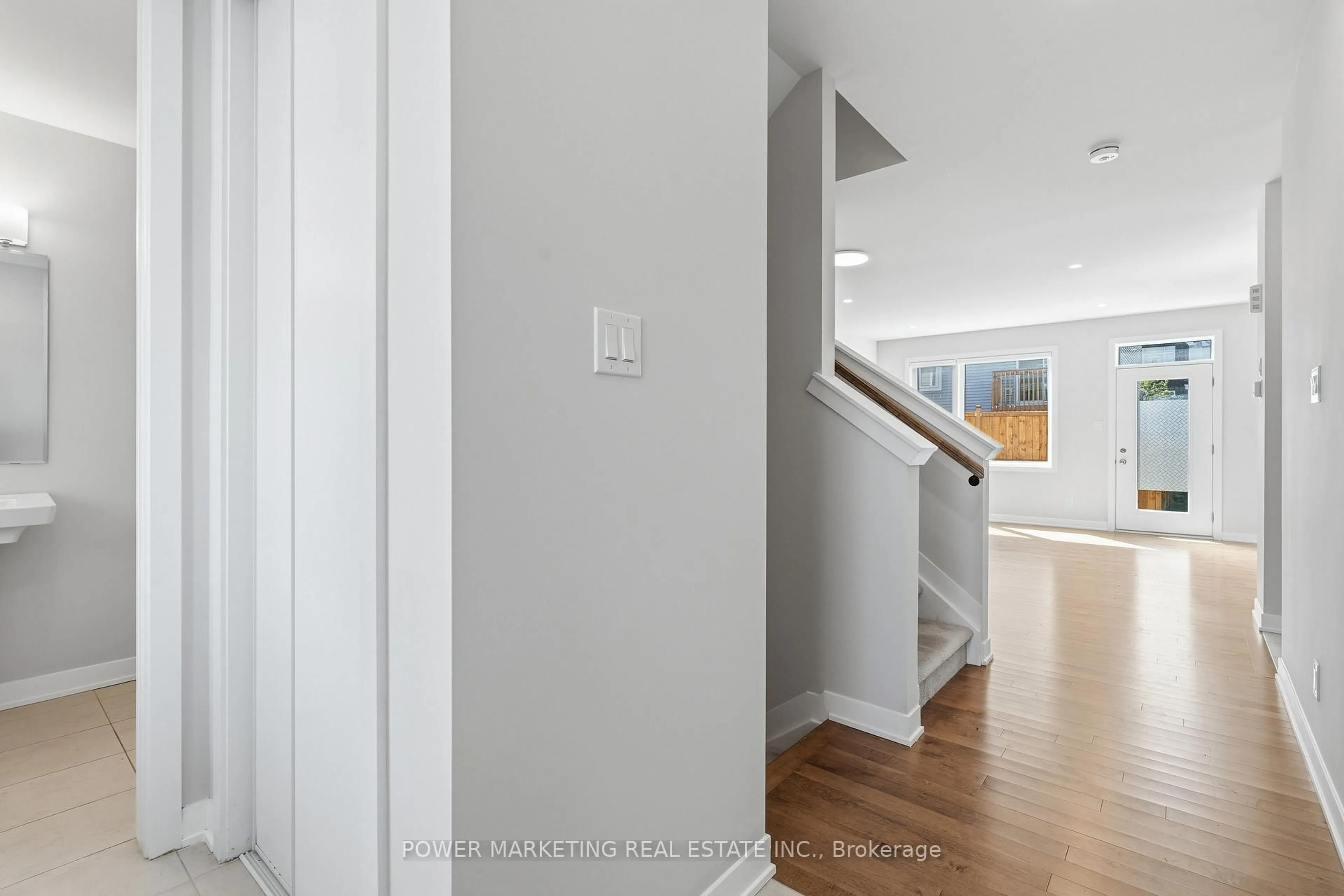 Indoor foyer for 448 Epoch St, Ottawa Ontario K2J 6X7