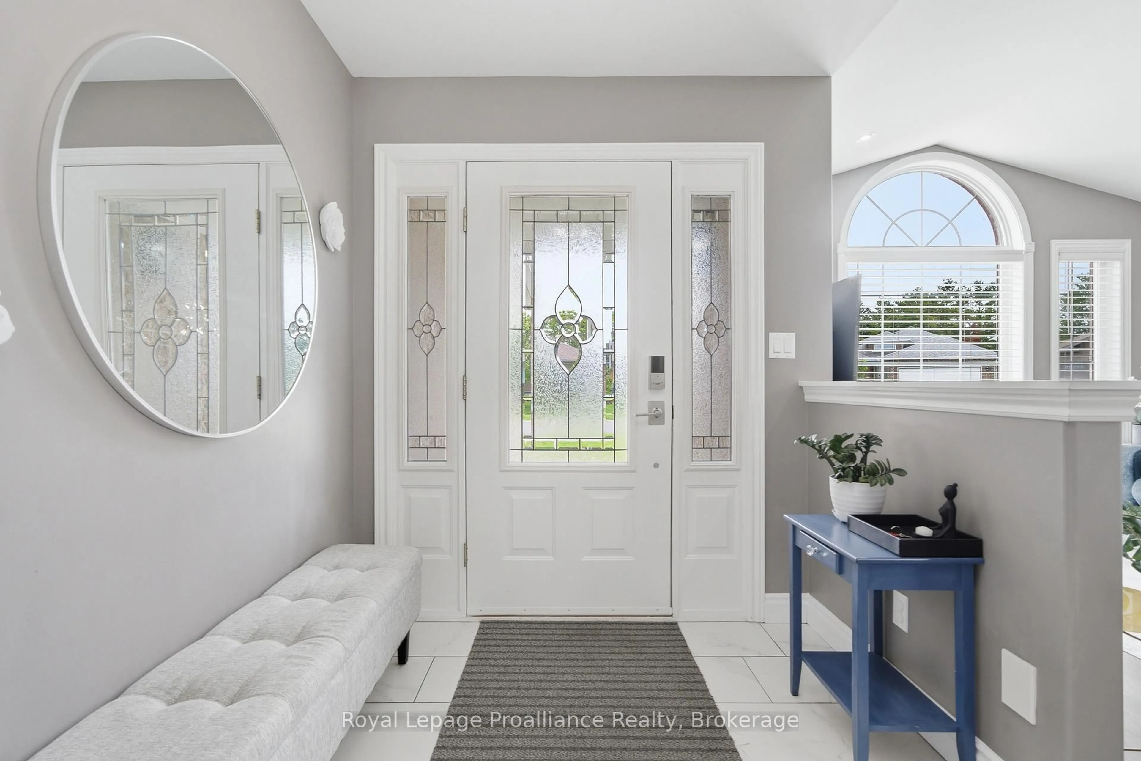 Indoor entryway for 15 Chelsea Cres, Belleville Ontario K8N 4Z5