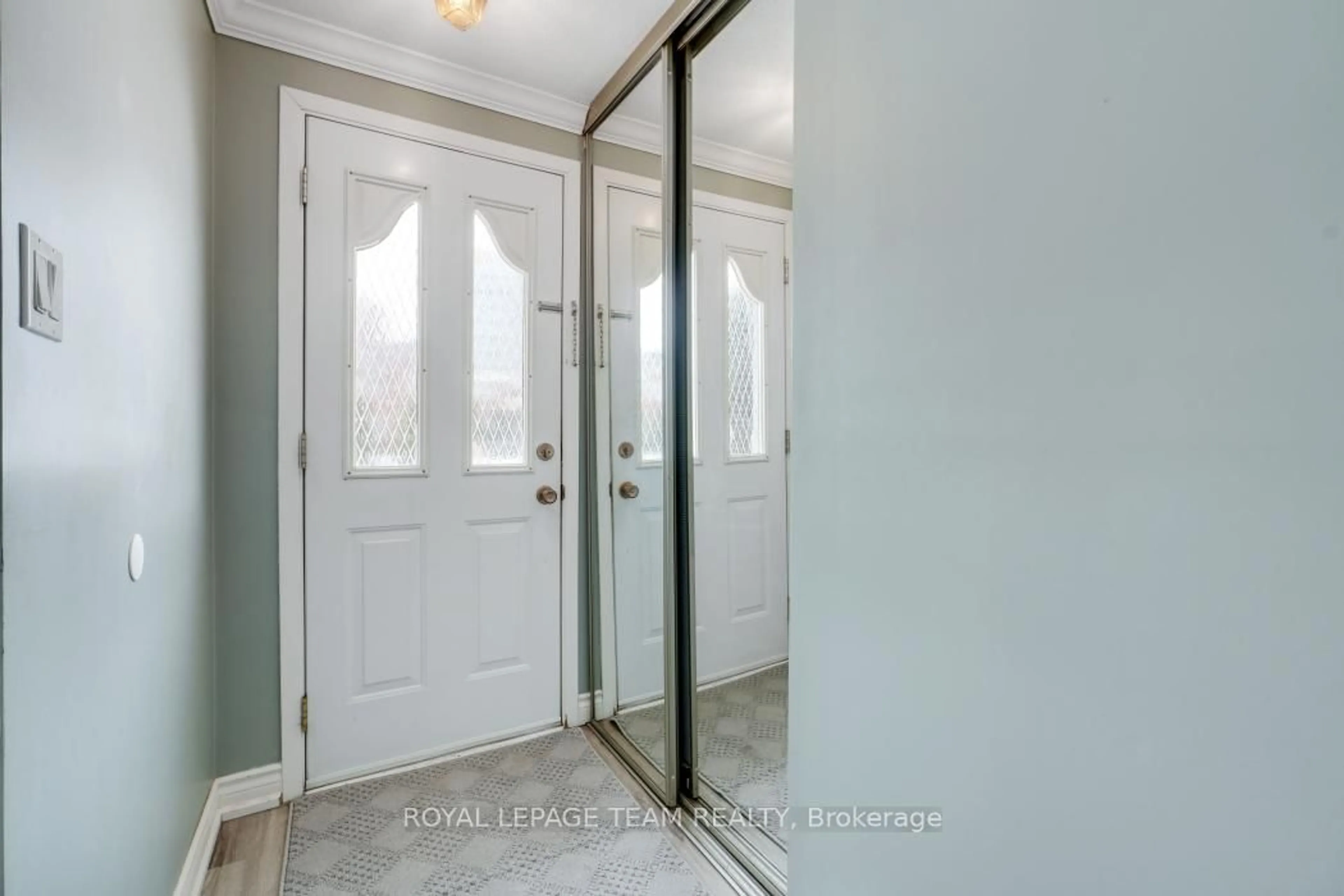 Indoor entryway for 15 Overlake Dr, Ottawa Ontario K2E 5V2