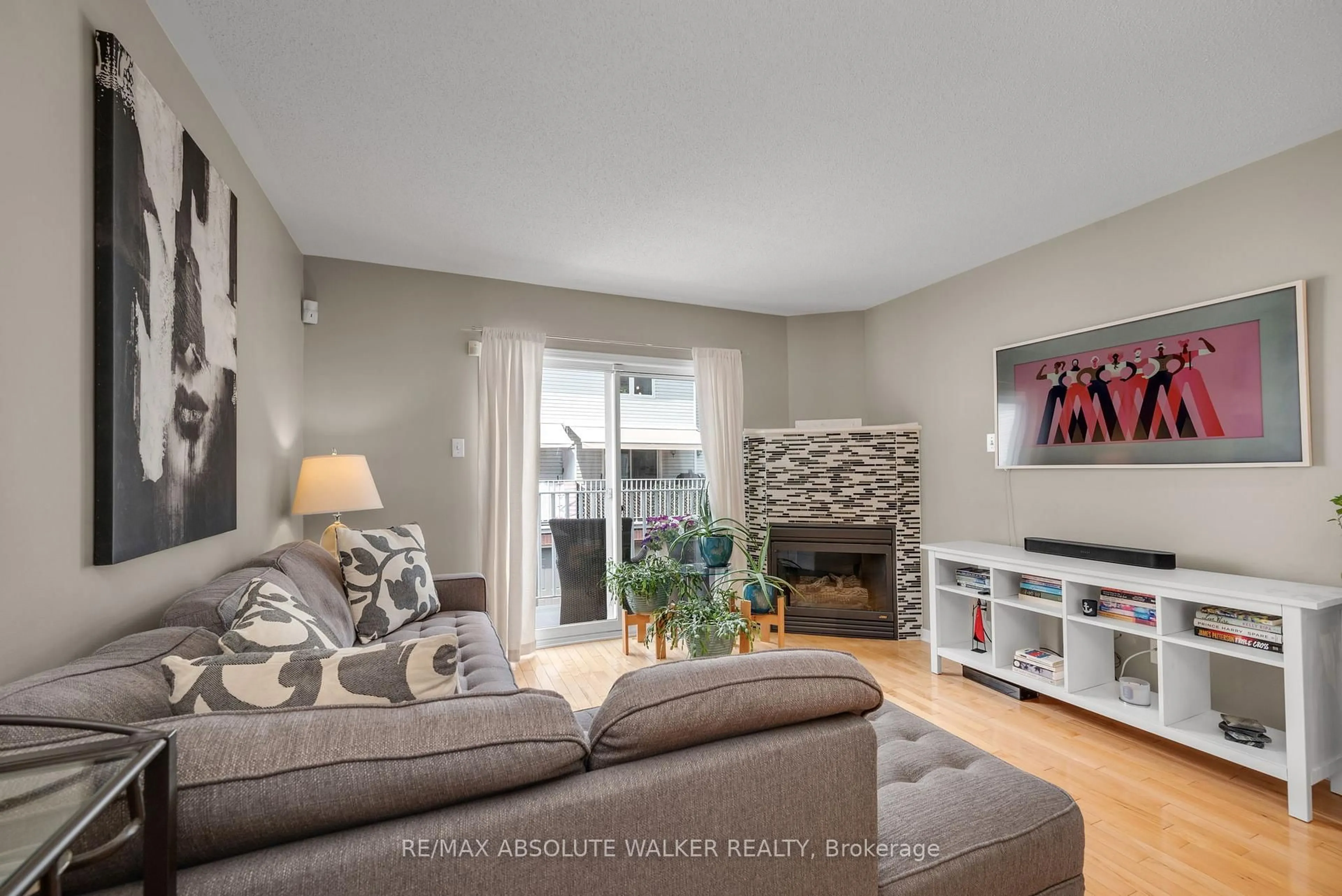 Living room with furniture, unknown for 395 Bell St #9, Ottawa Ontario K1S 4K5
