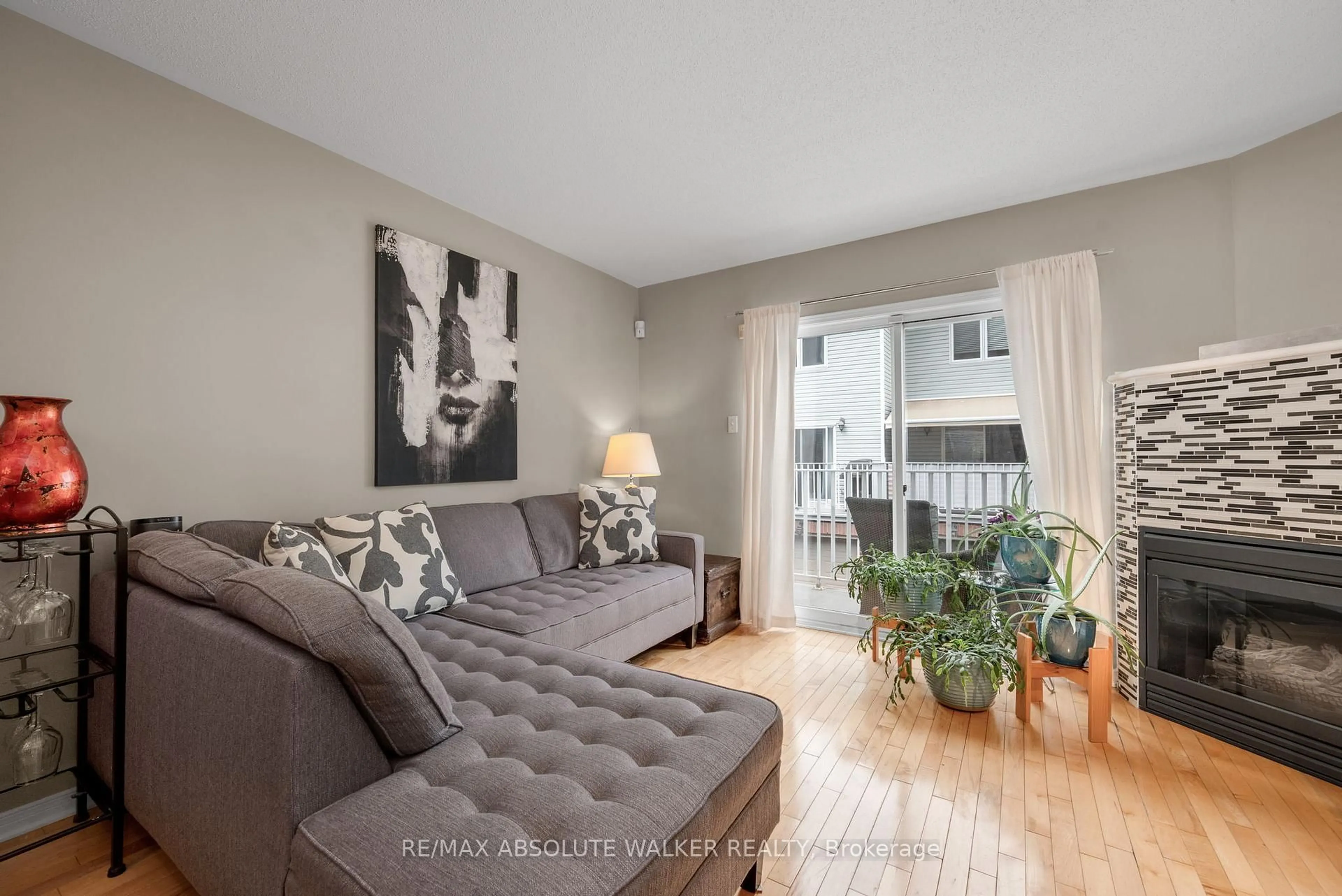Living room with furniture, unknown for 395 Bell St #9, Ottawa Ontario K1S 4K5