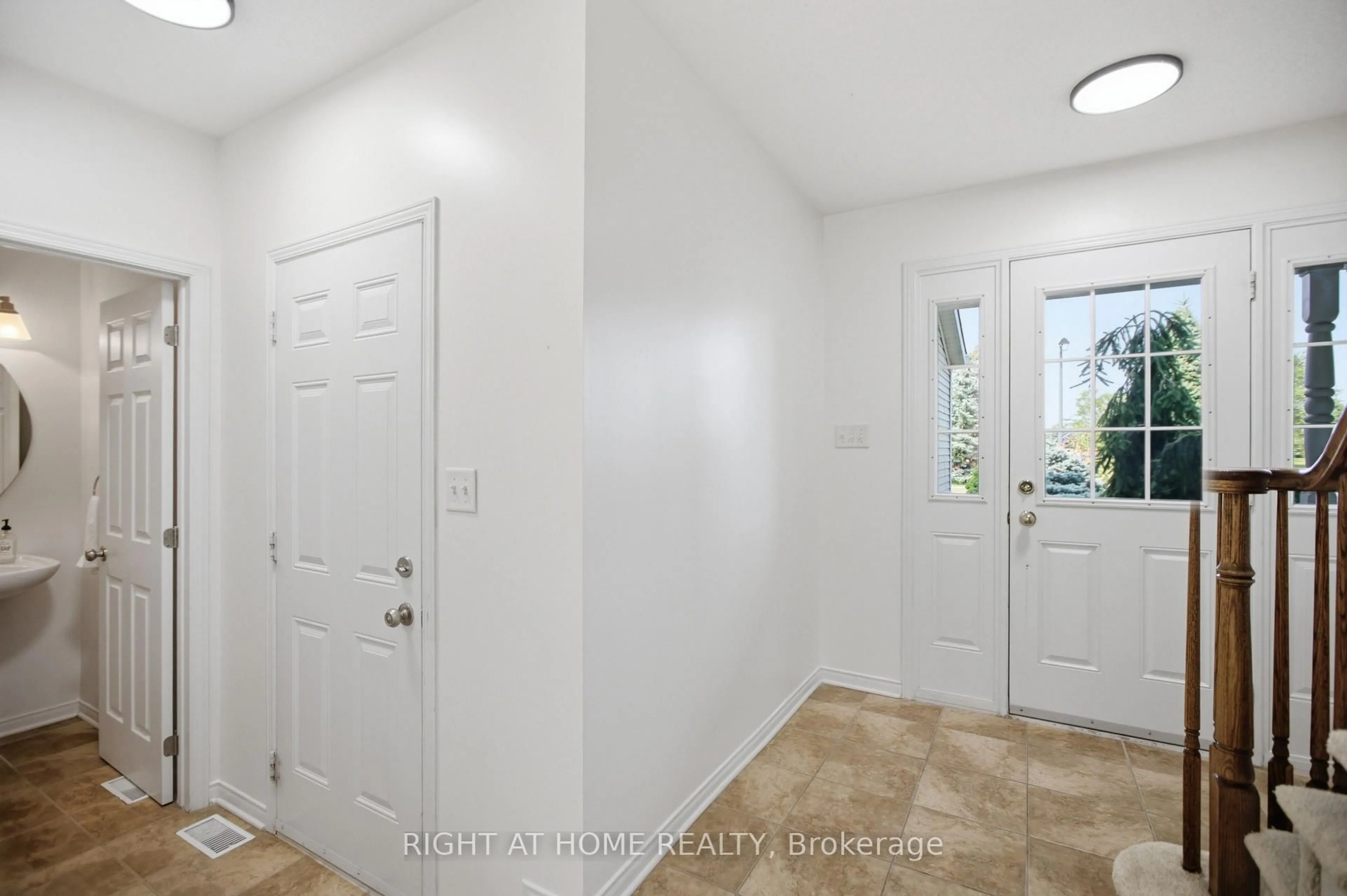 Indoor entryway for 644 Kilbirnie Dr, Ottawa Ontario K2J 0G8