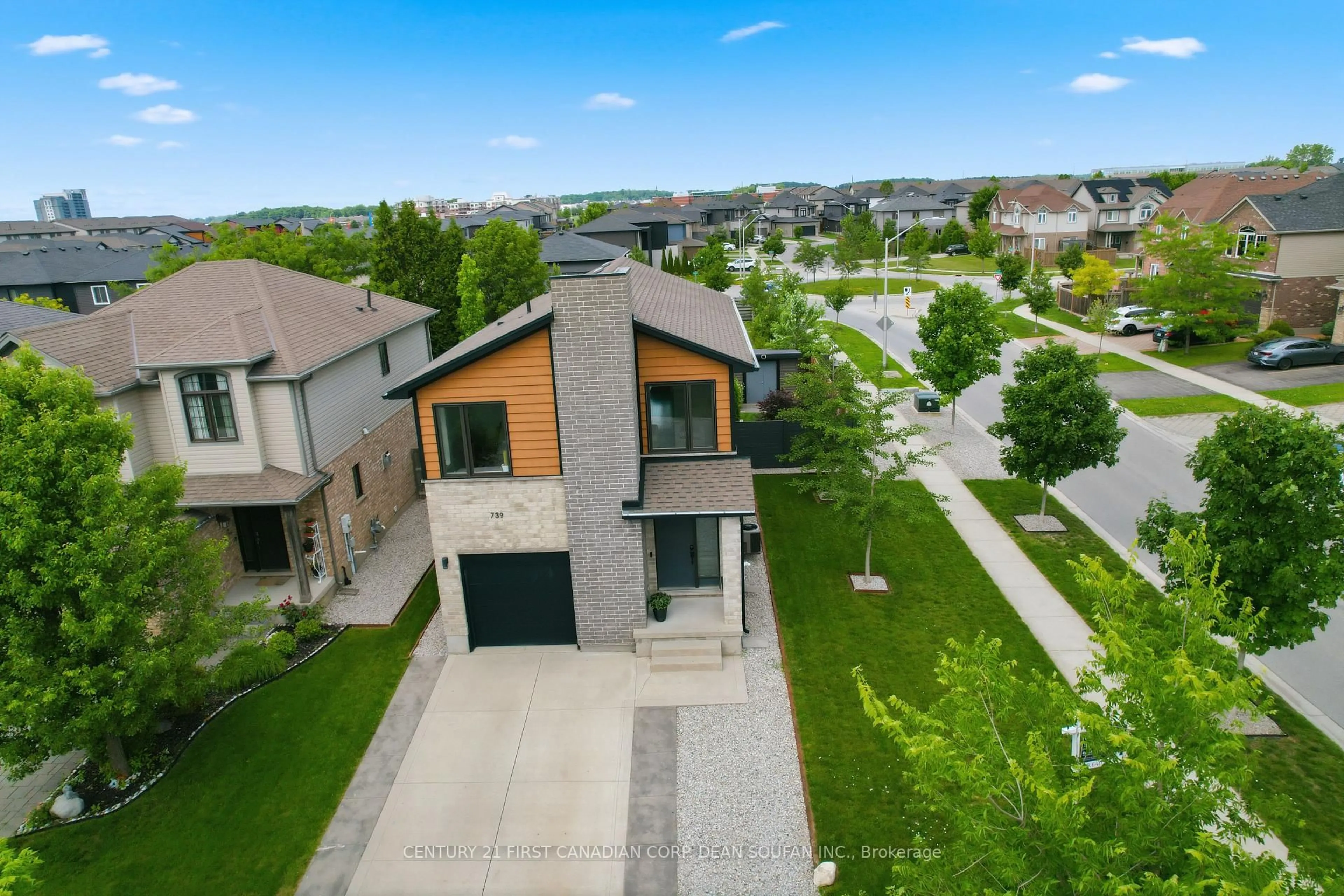 A pic from outside/outdoor area/front of a property/back of a property/a pic from drone, street for 739 Springwood Cres, London North Ontario N6G 0H8