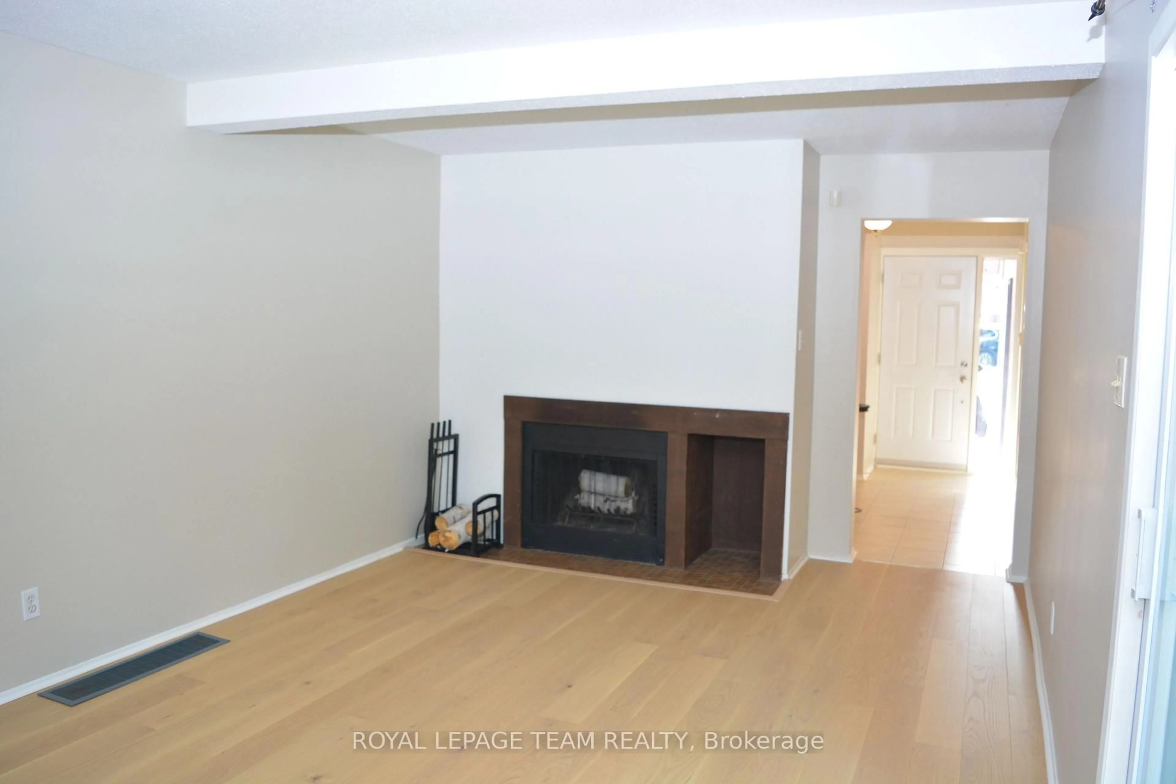 A pic of a room for 280 Mcclellan Rd #16, Ottawa Ontario K2H 8P8