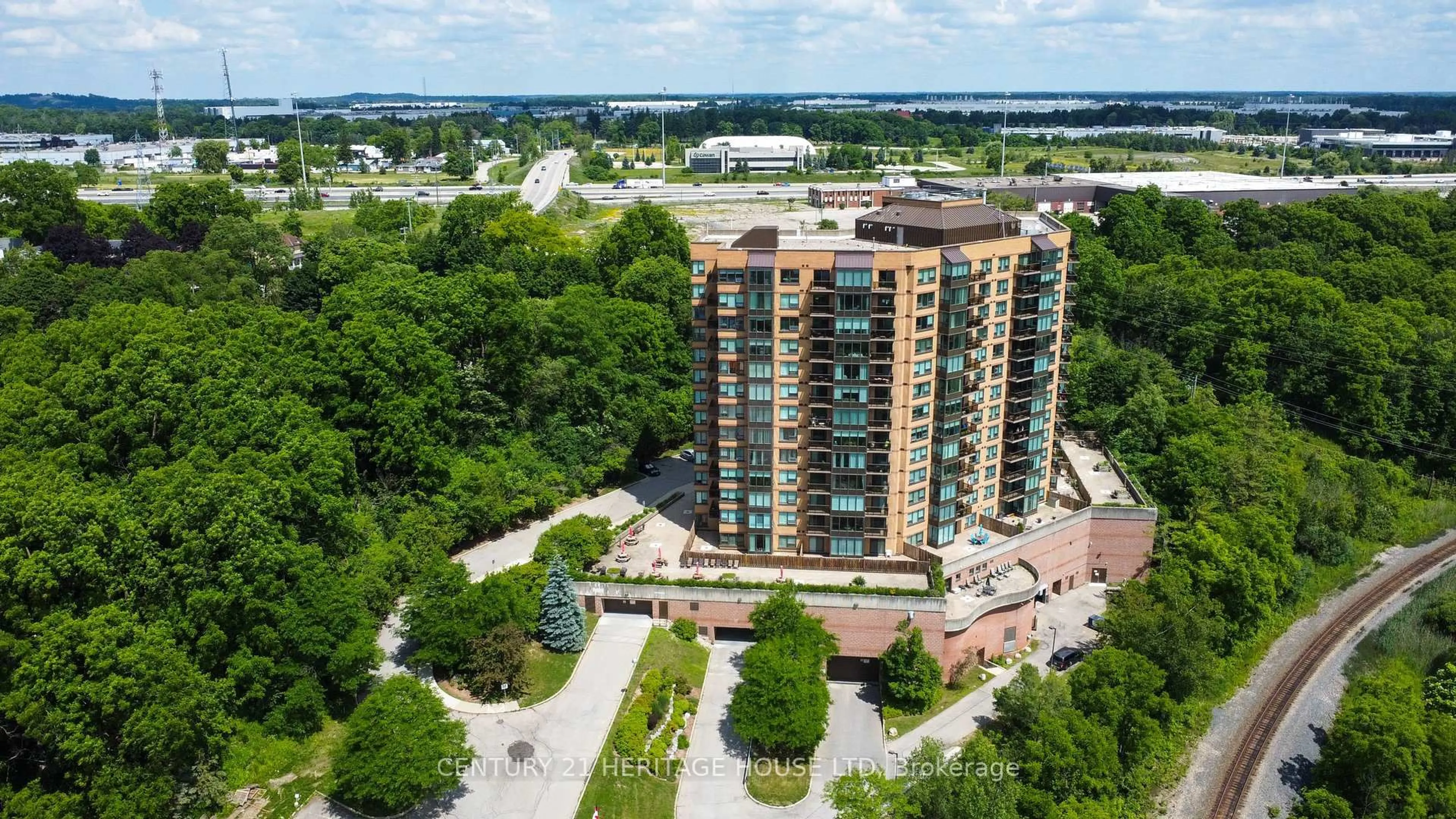 A pic from outside/outdoor area/front of a property/back of a property/a pic from drone, building for 237 King St #305, Cambridge Ontario N3H 5L2