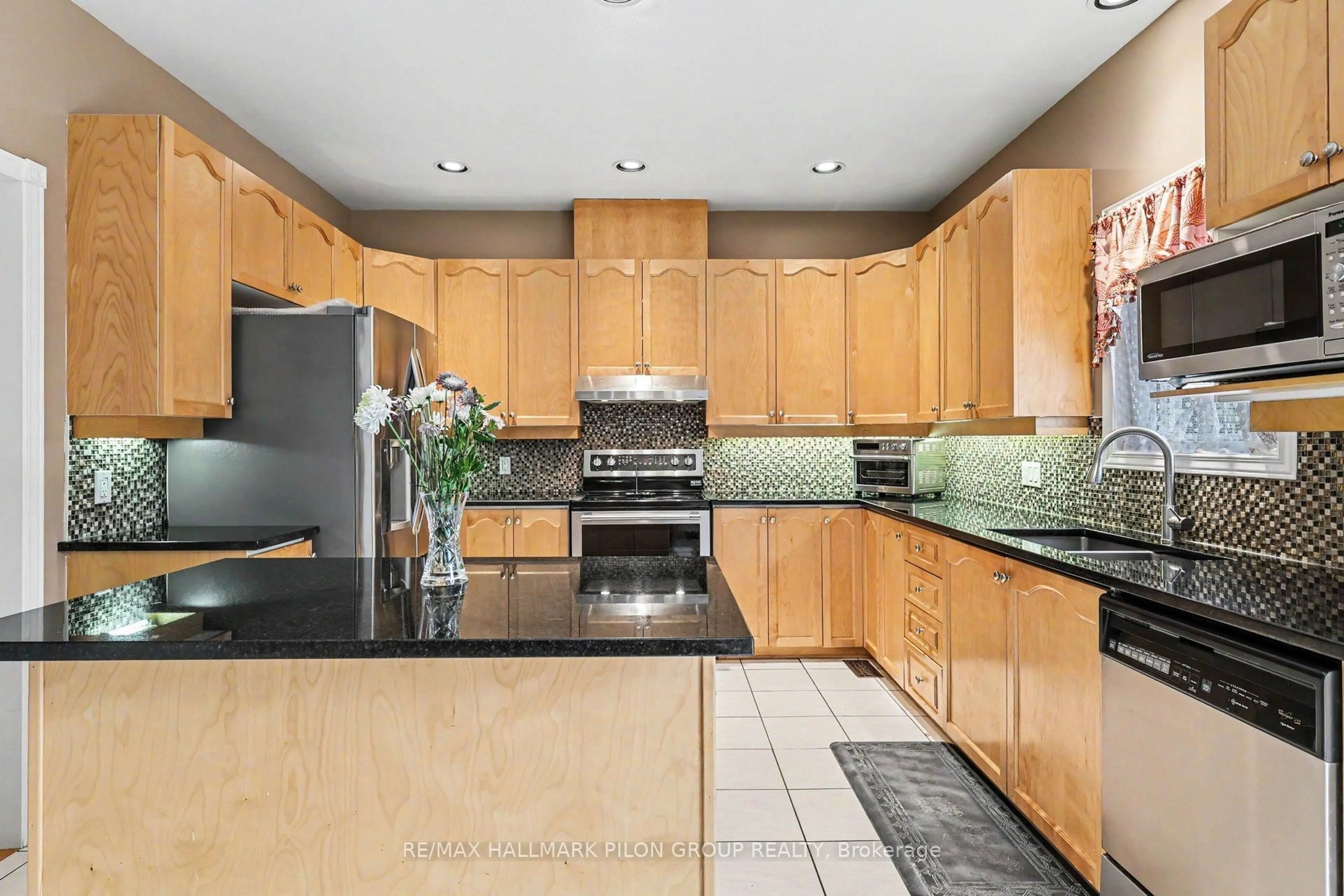 Unknown for 2039 Calico Cres, Ottawa Ontario K4A 4L7