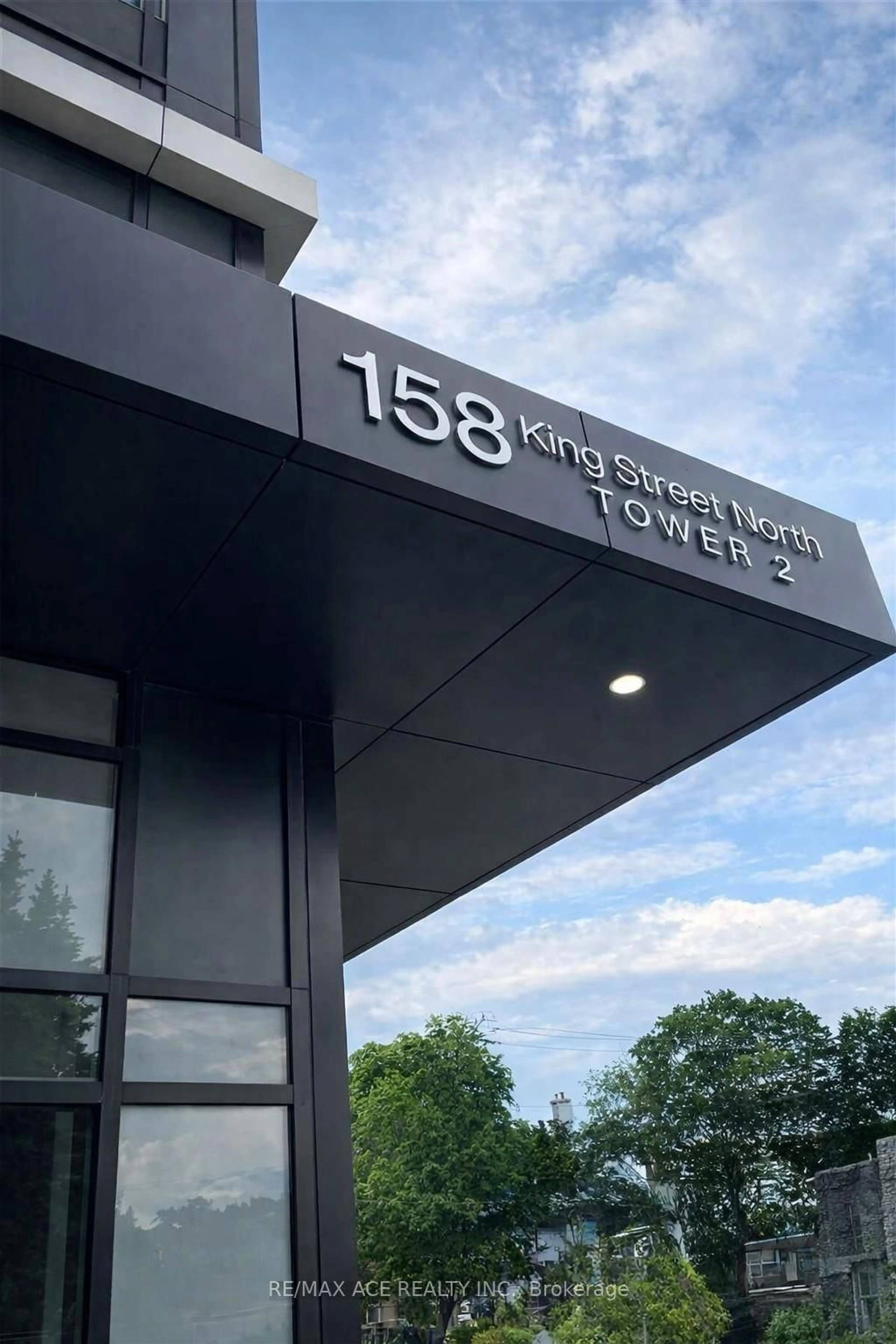 Indoor foyer for 158 King St #504, Waterloo Ontario N2J 0E5