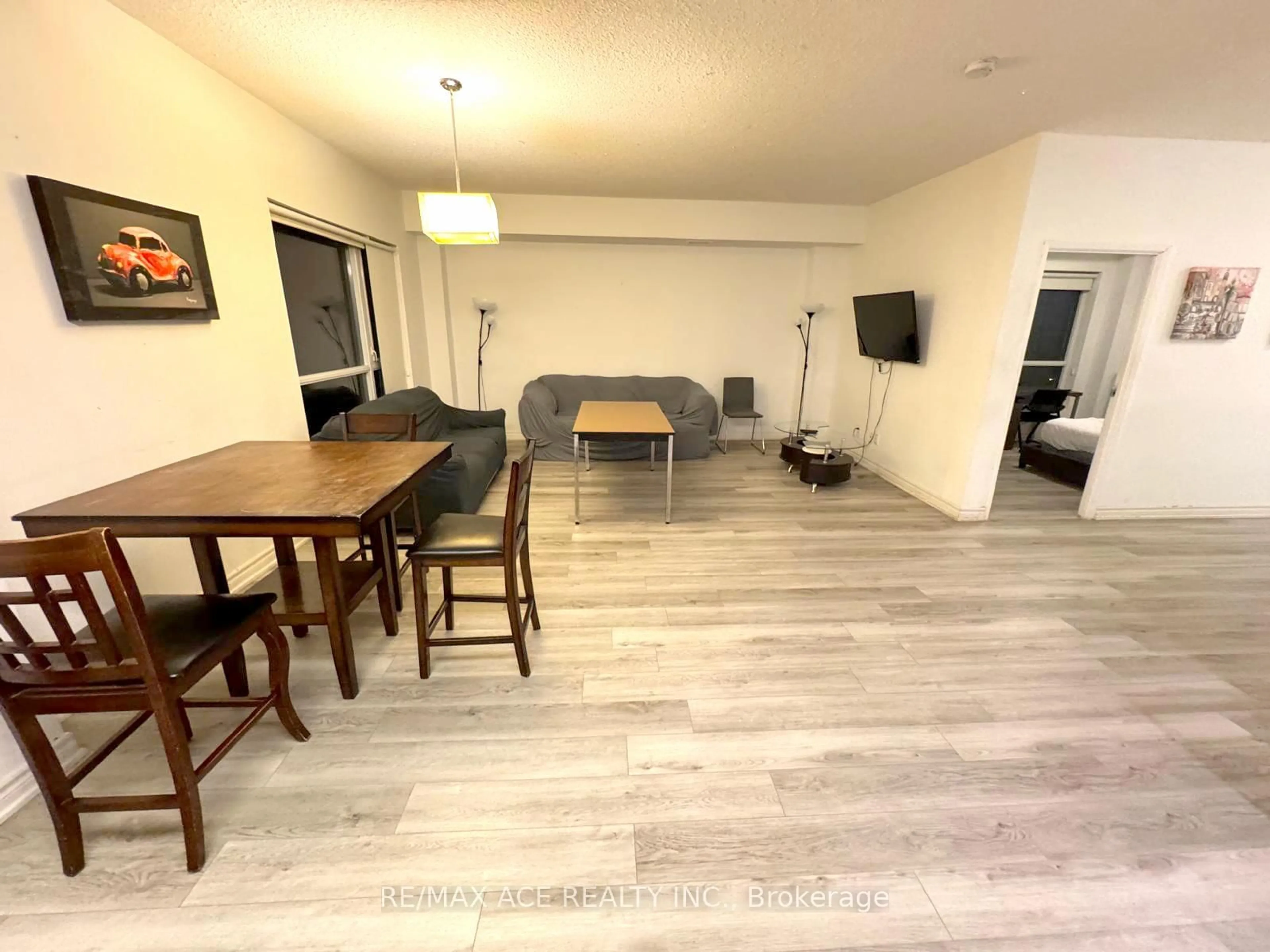 A pic of a room for 158 King St #504, Waterloo Ontario N2J 0E5