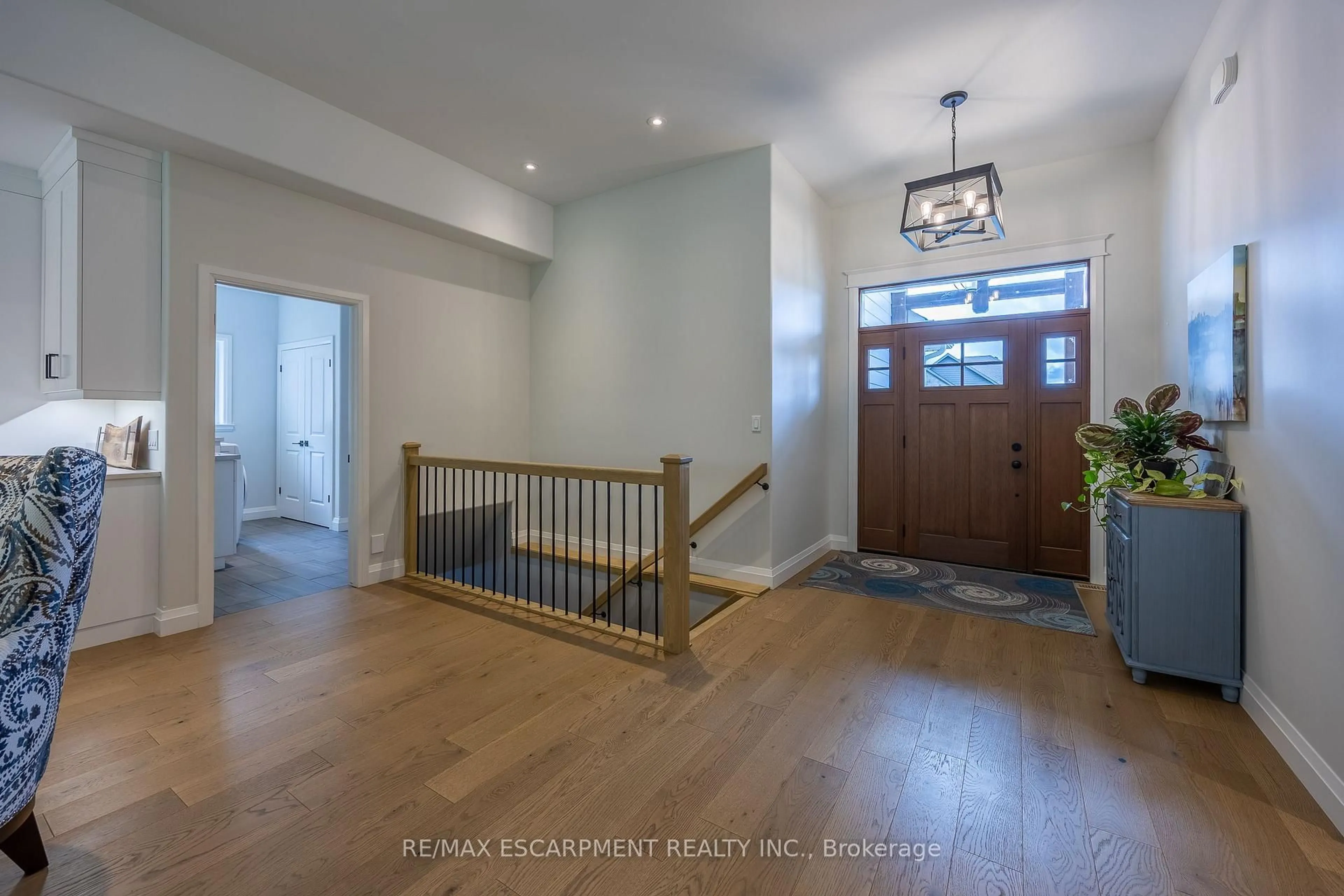 Indoor entryway for 120 Newport Lane, Norfolk Ontario N0A 1N7