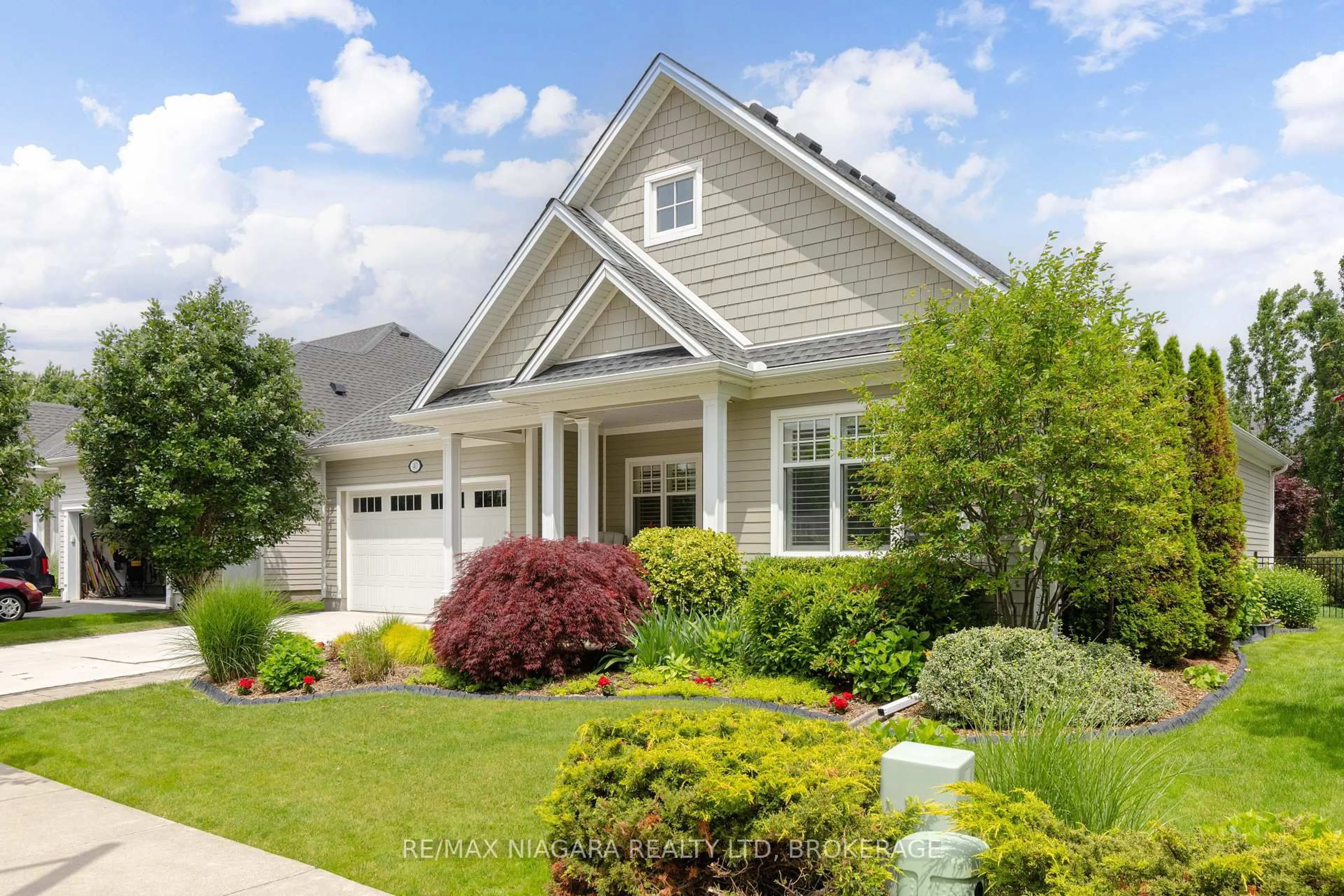 Home with vinyl exterior material, street for 40 Driftwood Tr, Fort Erie Ontario L0S 1N0