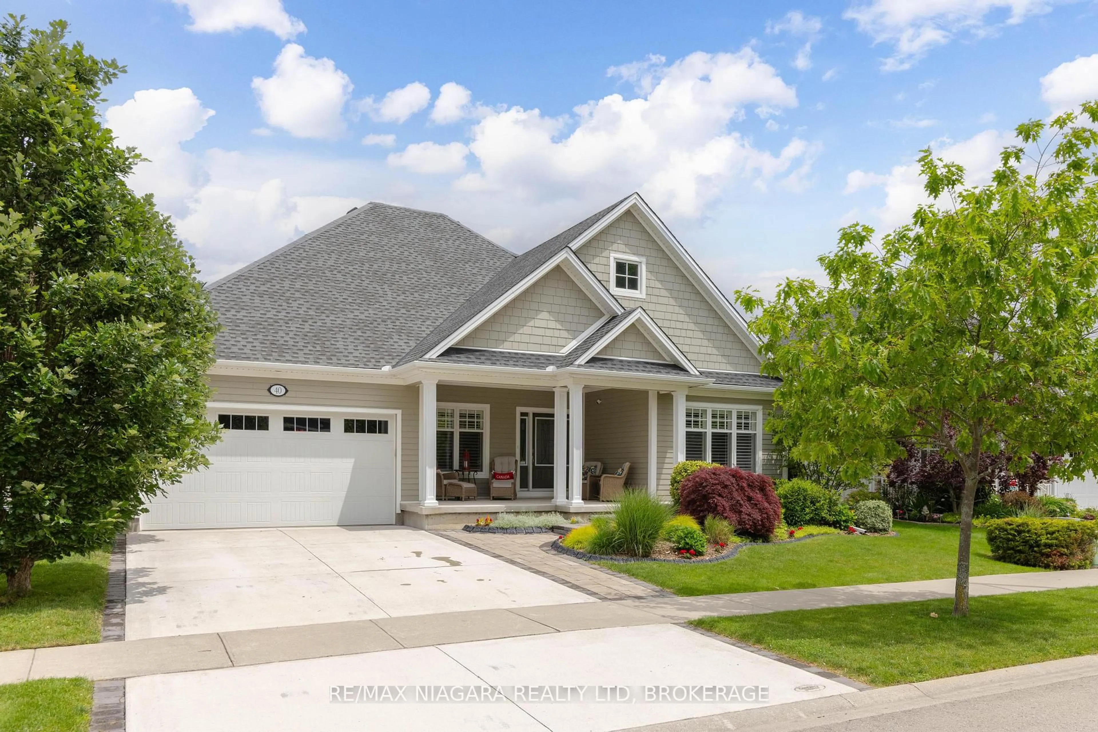 Home with vinyl exterior material, street for 40 Driftwood Tr, Fort Erie Ontario L0S 1N0