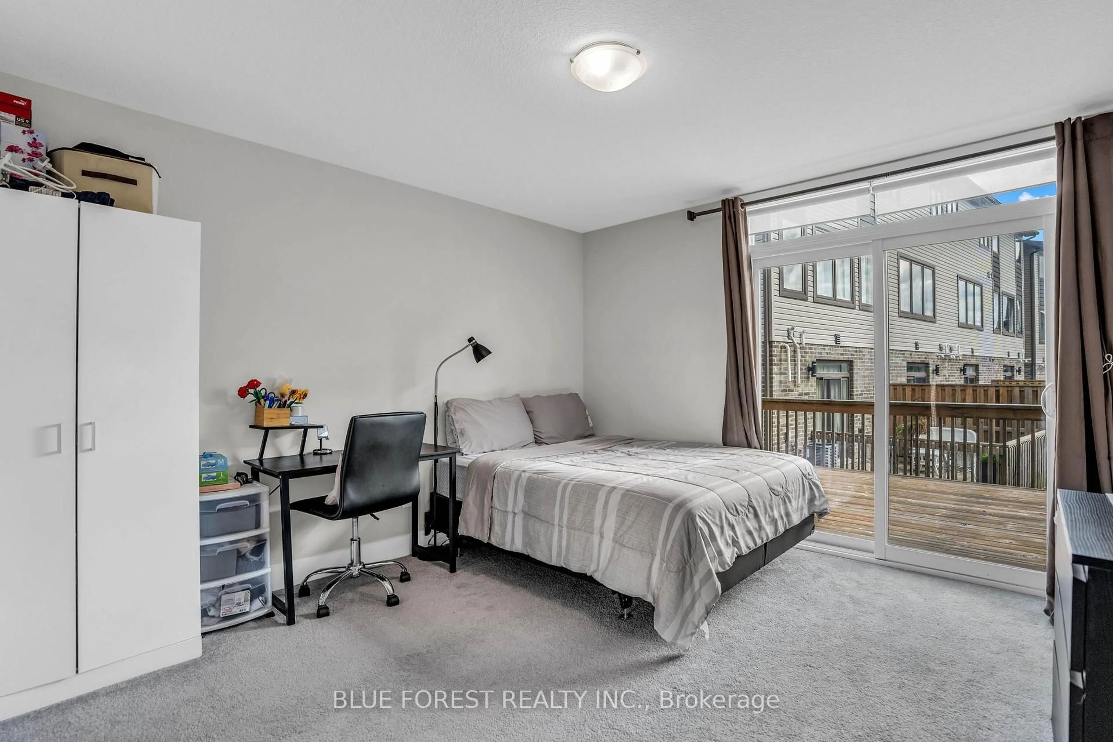 A pic of a room for 2070 Meadowgate Blvd #4, London South Ontario N6M 0H5