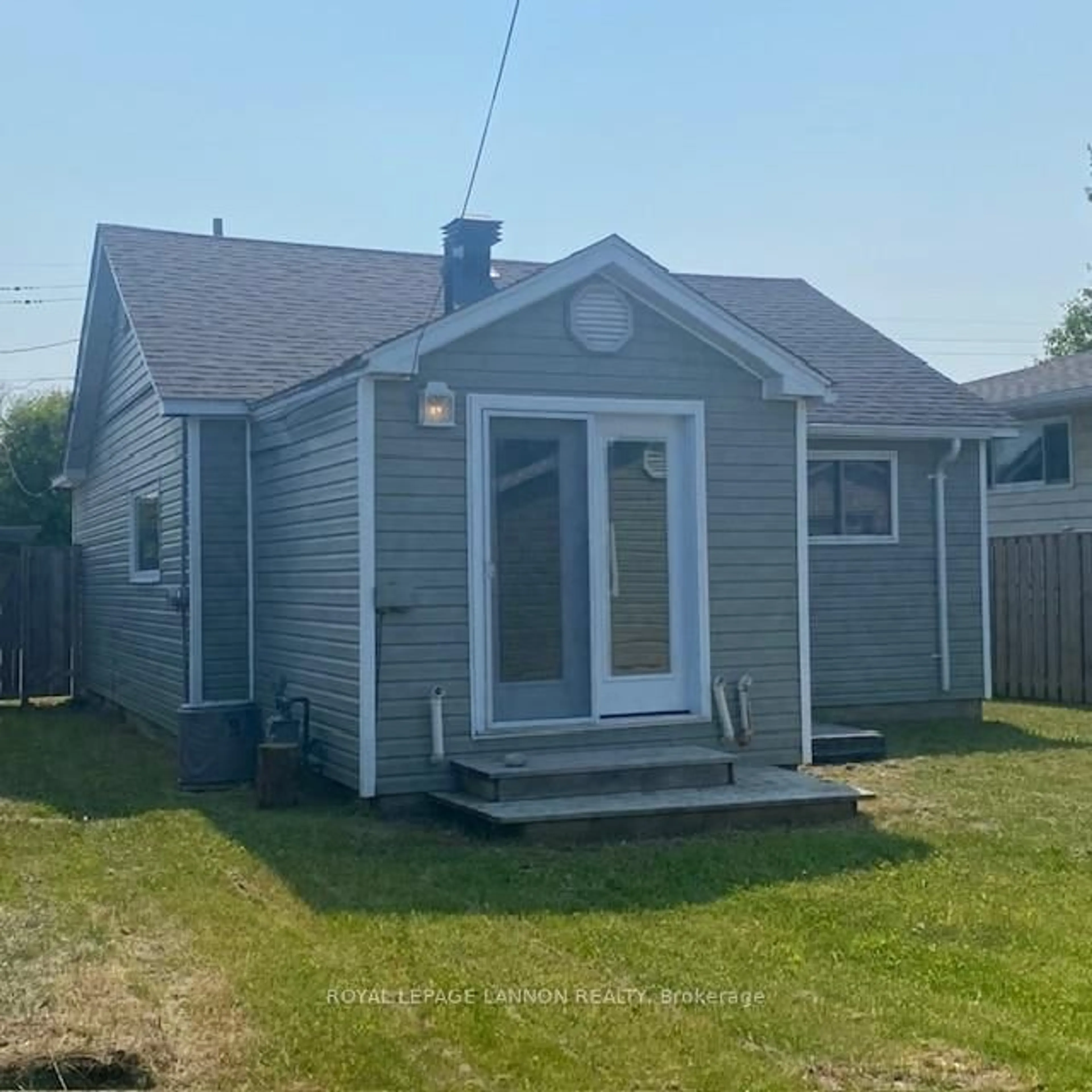 Home with vinyl exterior material, street for 720 First St, Greenstone Ontario P0T 1M0