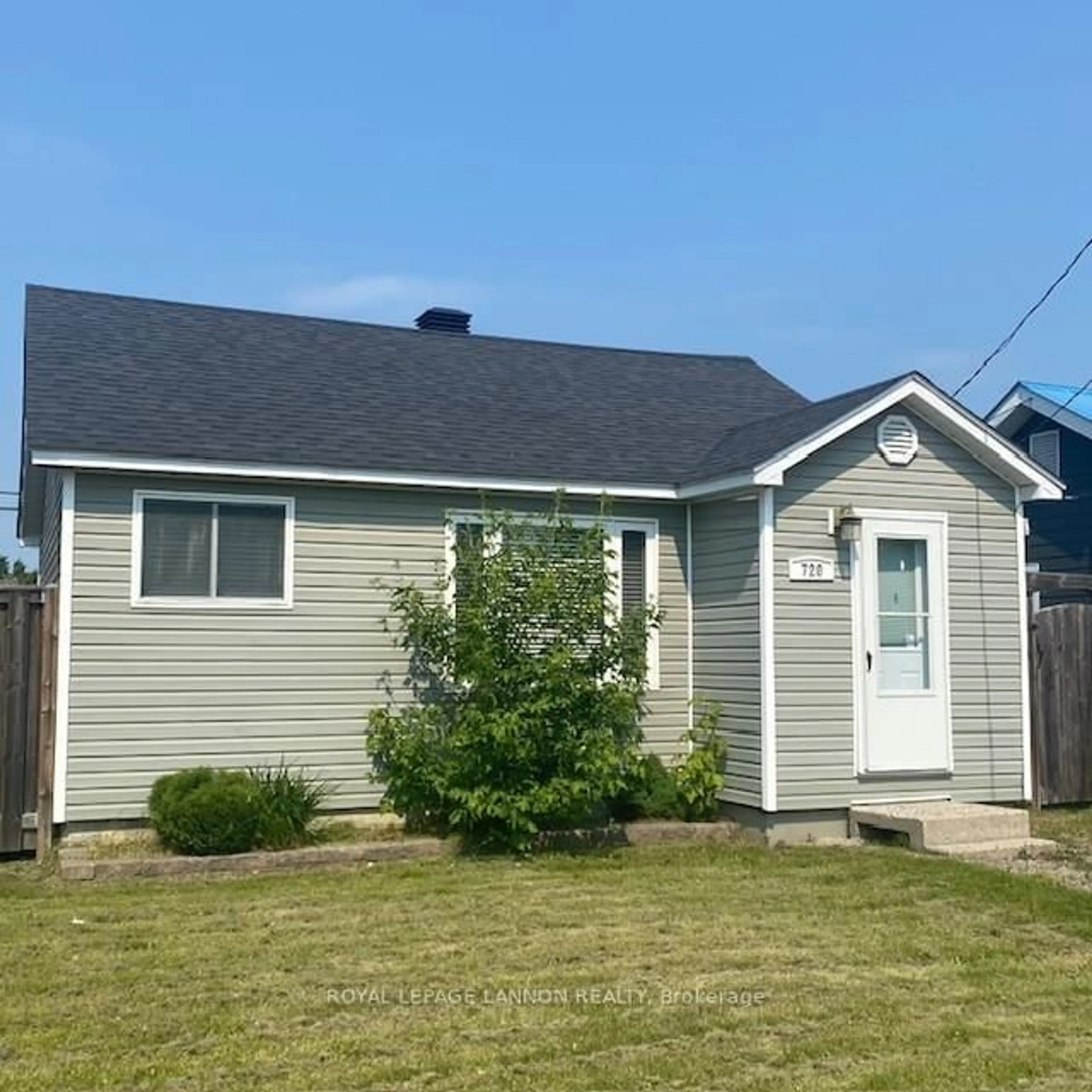 Home with vinyl exterior material, street for 720 First St, Greenstone Ontario P0T 1M0