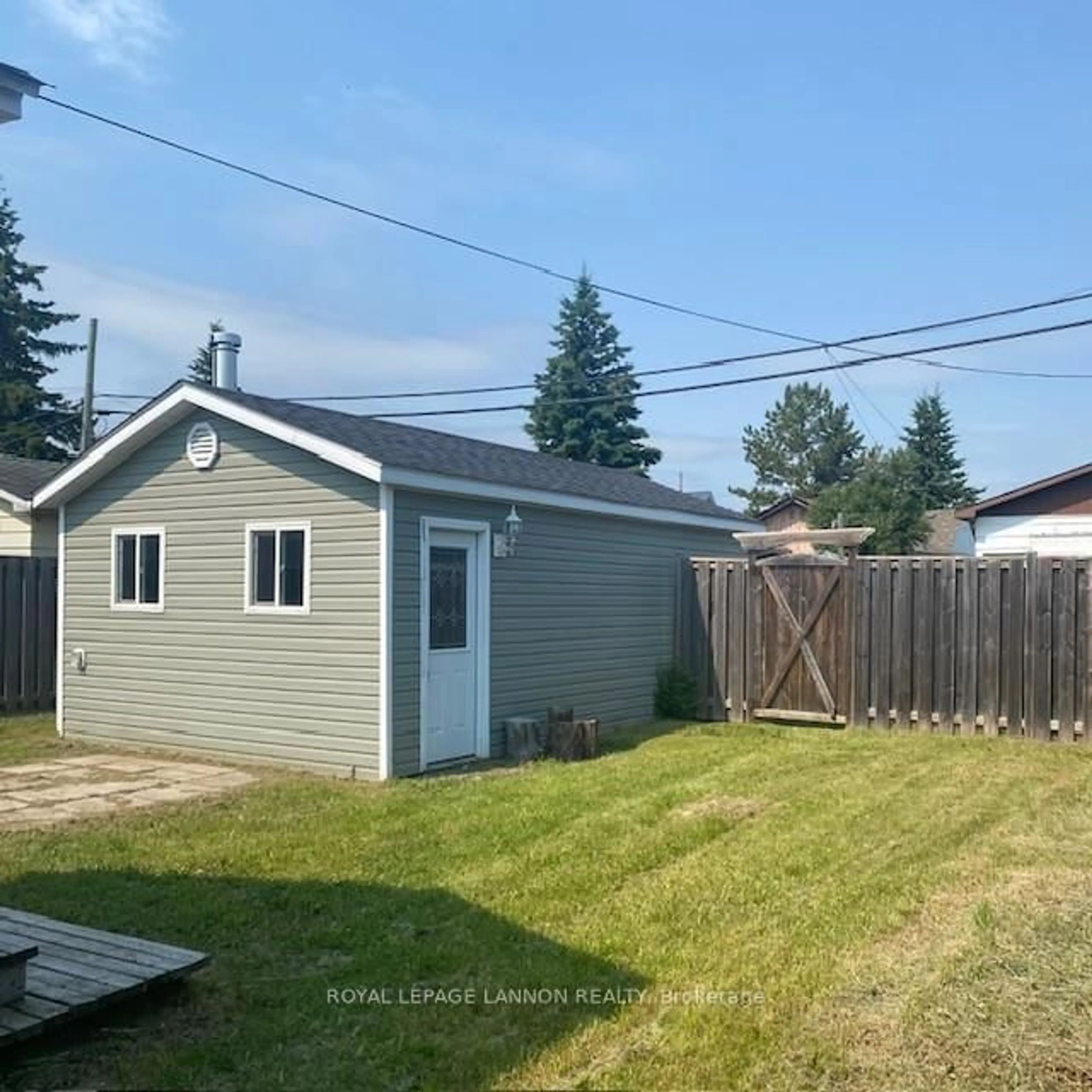 Shed for 720 First St, Greenstone Ontario P0T 1M0