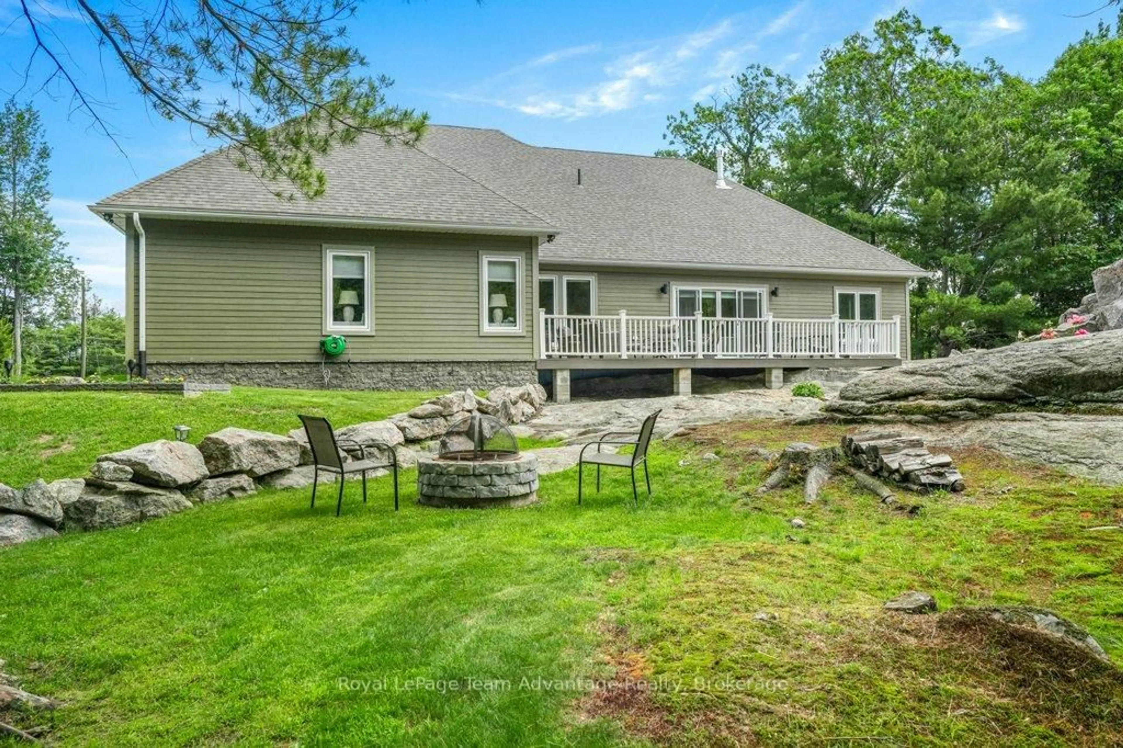 Patio, unknown for 9 George Hunt Memorial Dr, McDougall Ontario P2A 2W9