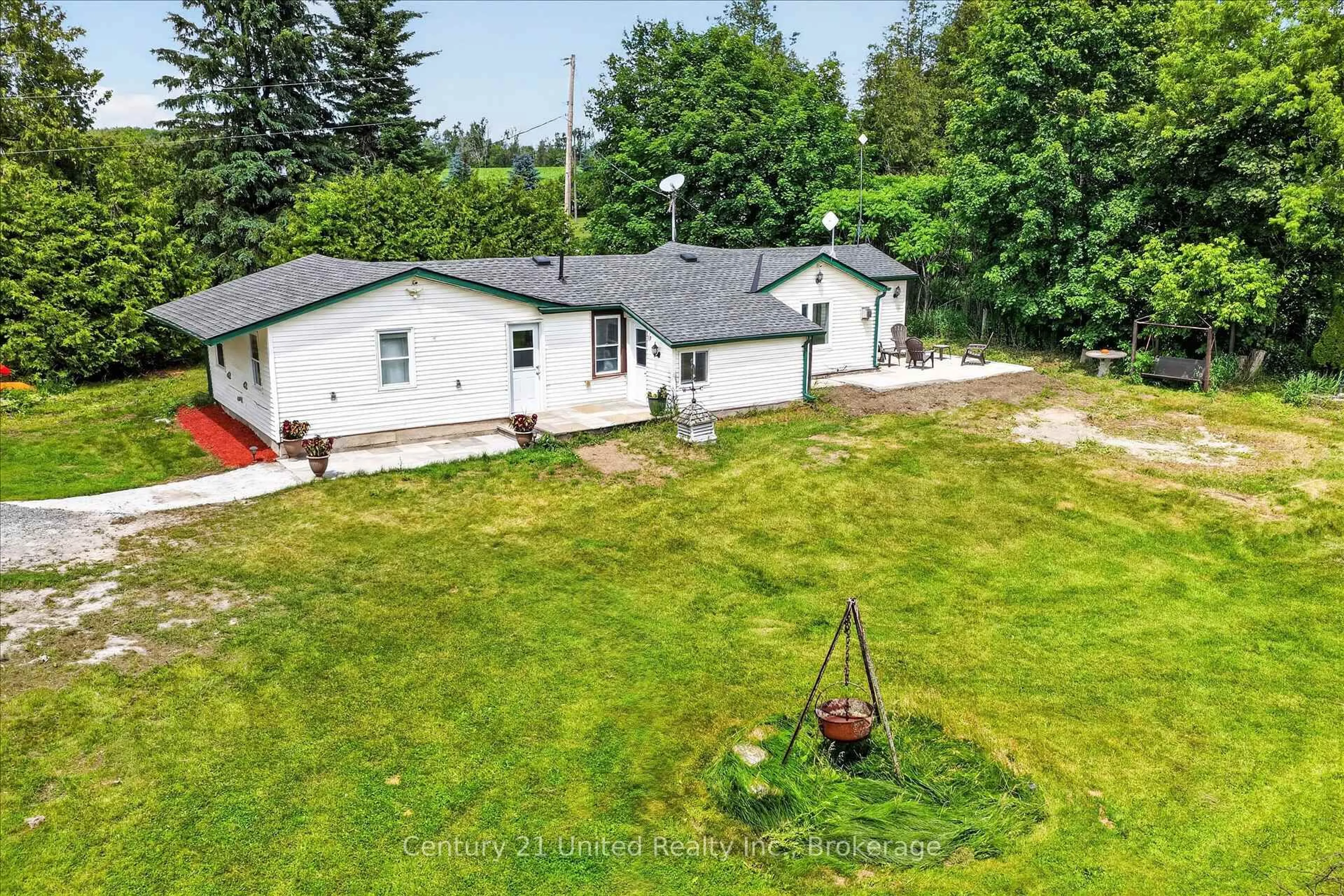 A pic from outside/outdoor area/front of a property/back of a property/a pic from drone, unknown for 93 Loop Line, Kawartha Lakes Ontario K0L 2W0