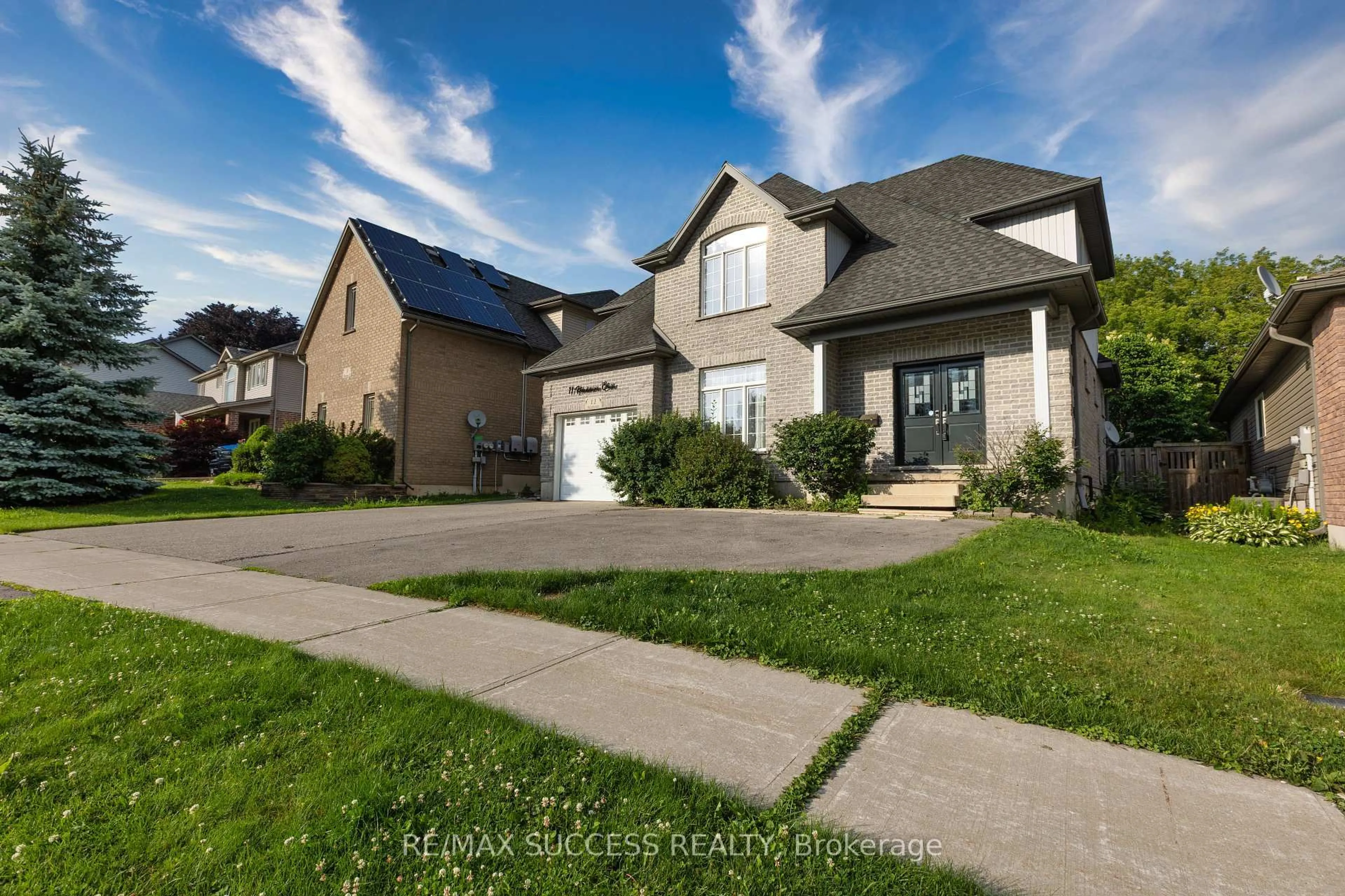 Home with brick exterior material, street for 11 Henderson Crt, Ingersoll Ontario N5C 0A1
